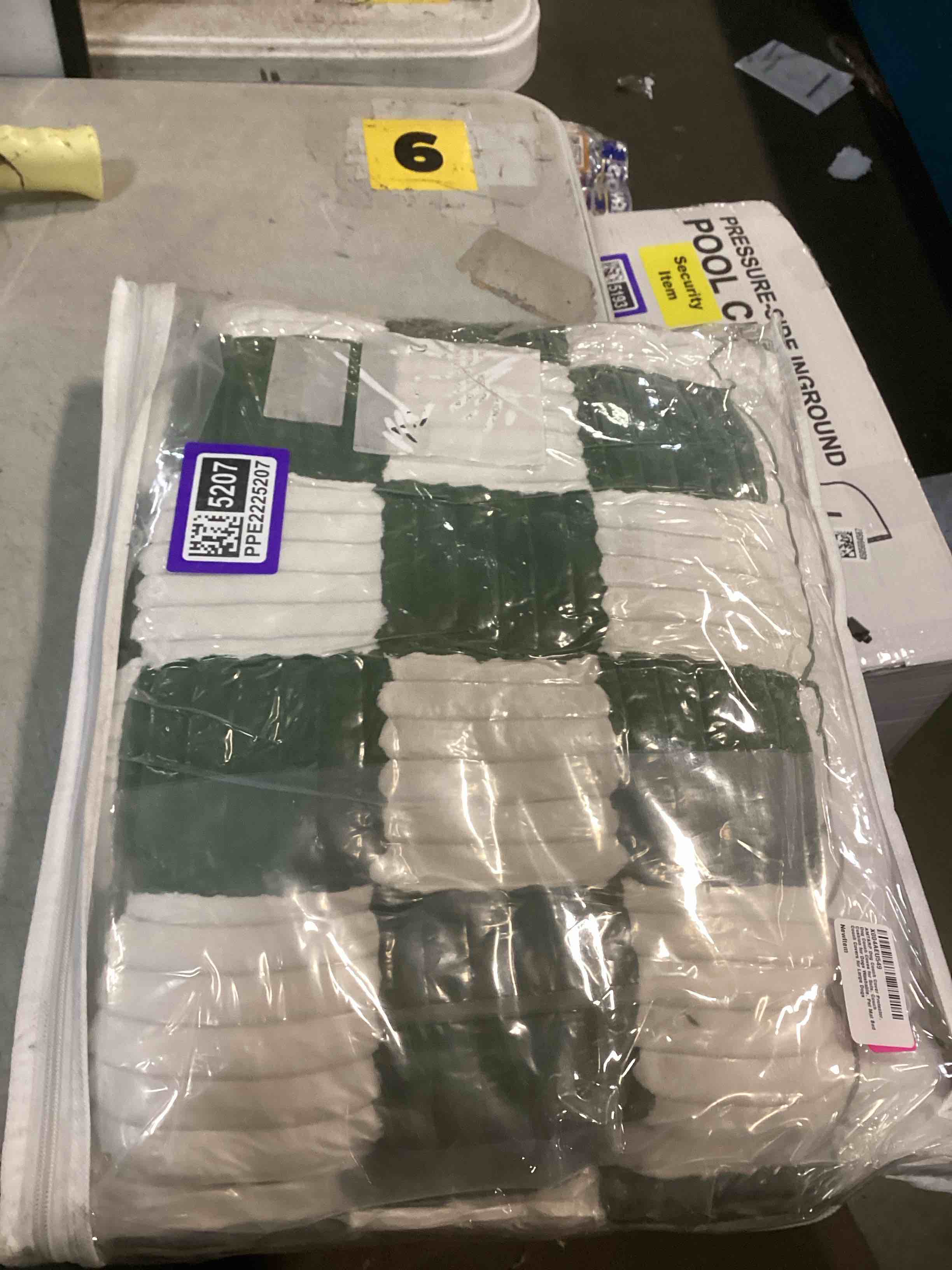 https://s3.amazonaws.com/lotting-images-prod/bidfta/PPE2225207_1738264011463.jpeg