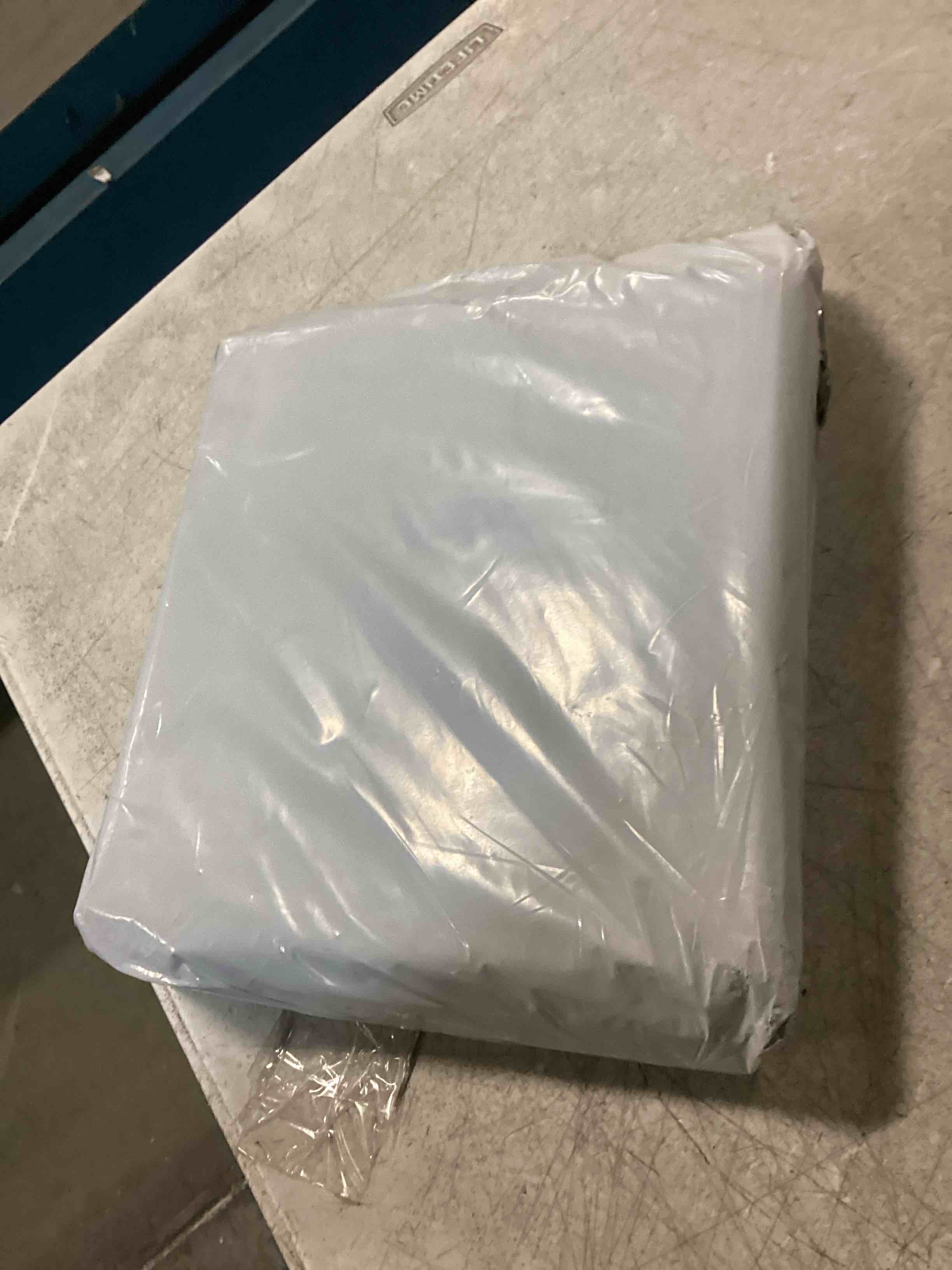https://s3.amazonaws.com/lotting-images-prod/bidfta/PPE2226077_1738936450702.jpeg