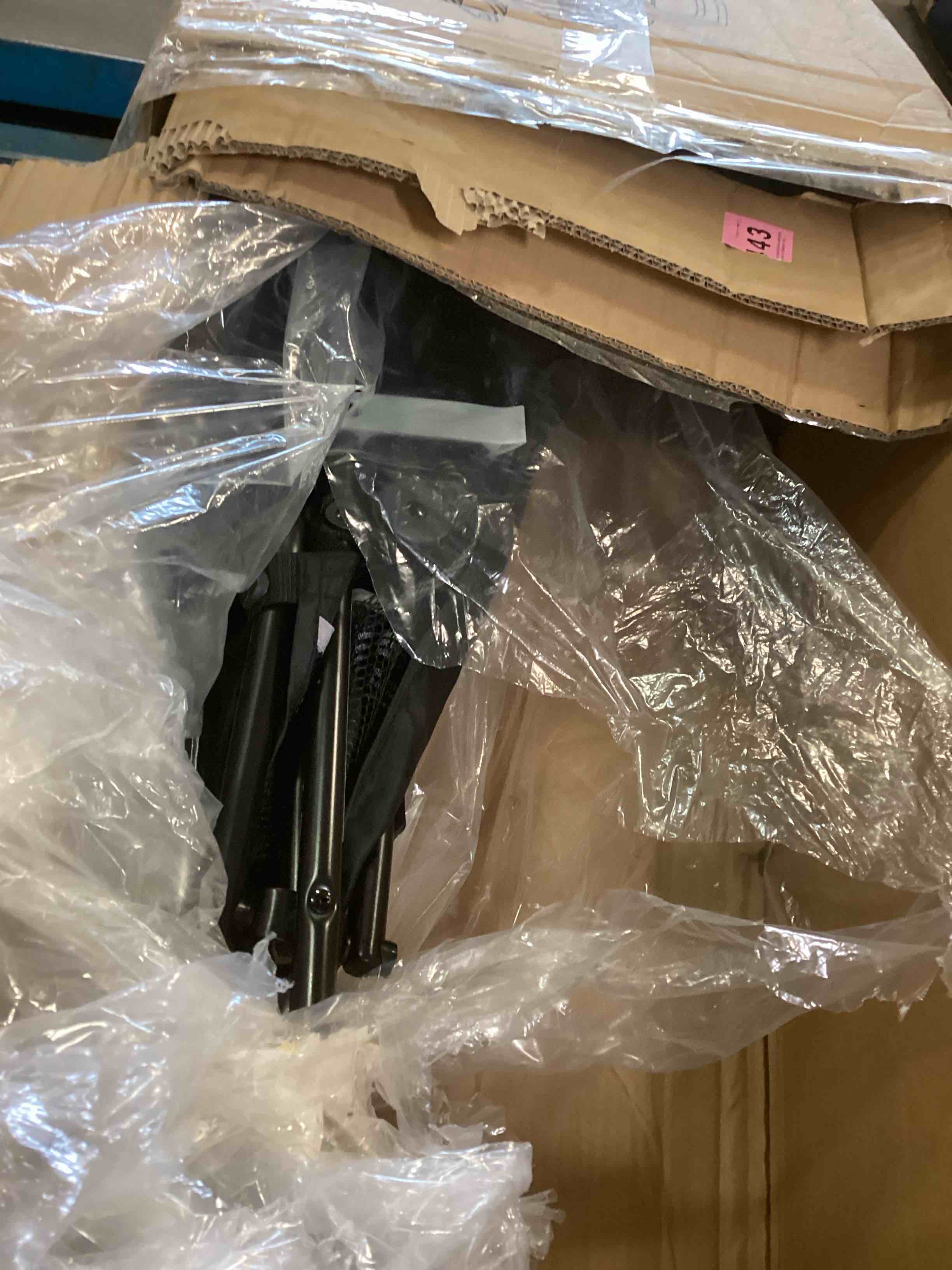 https://s3.amazonaws.com/lotting-images-prod/bidfta/PPE2227156_1736788428056.jpeg