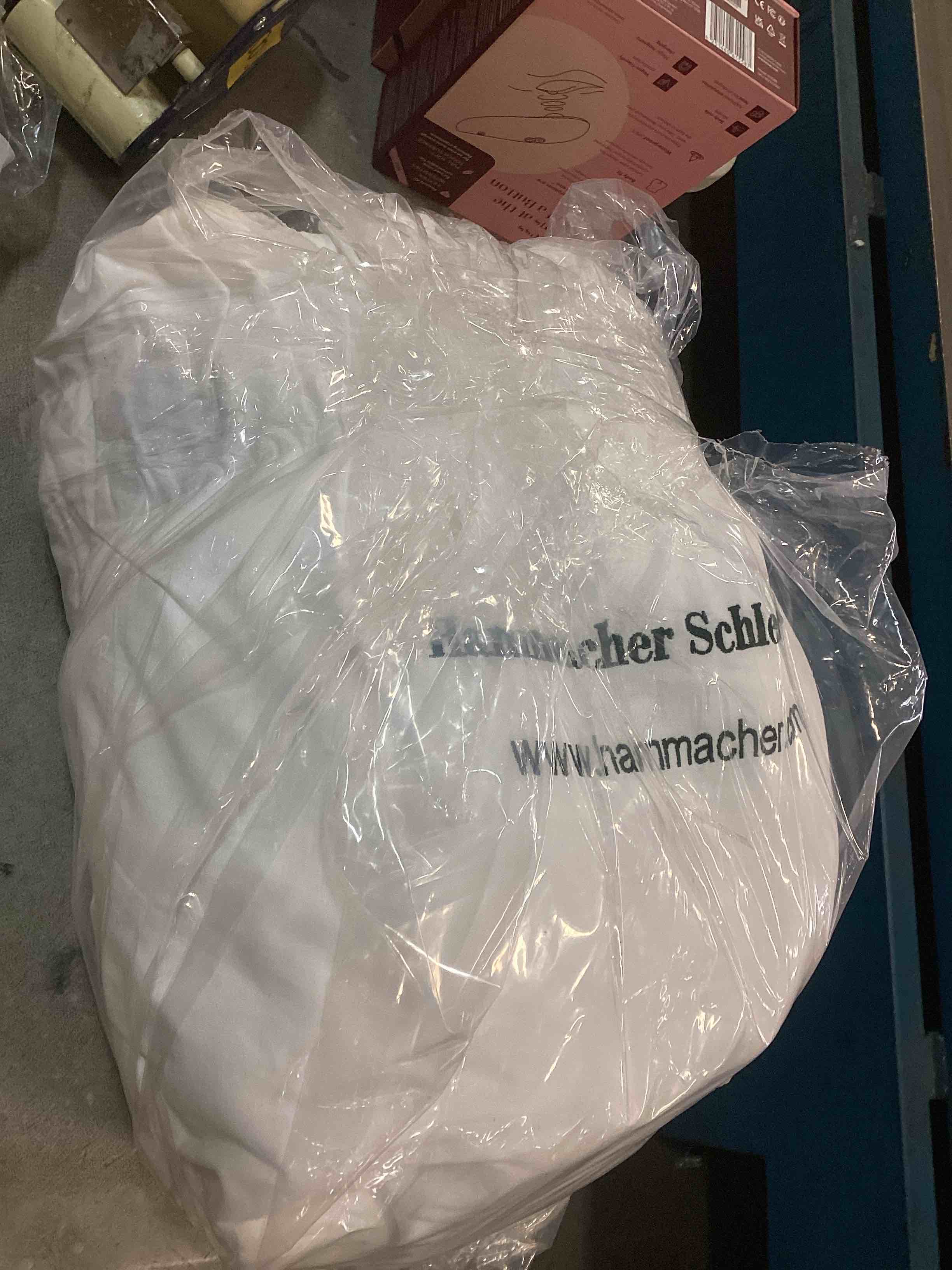 https://s3.amazonaws.com/lotting-images-prod/bidfta/PPE2228796_1737491177889.jpeg