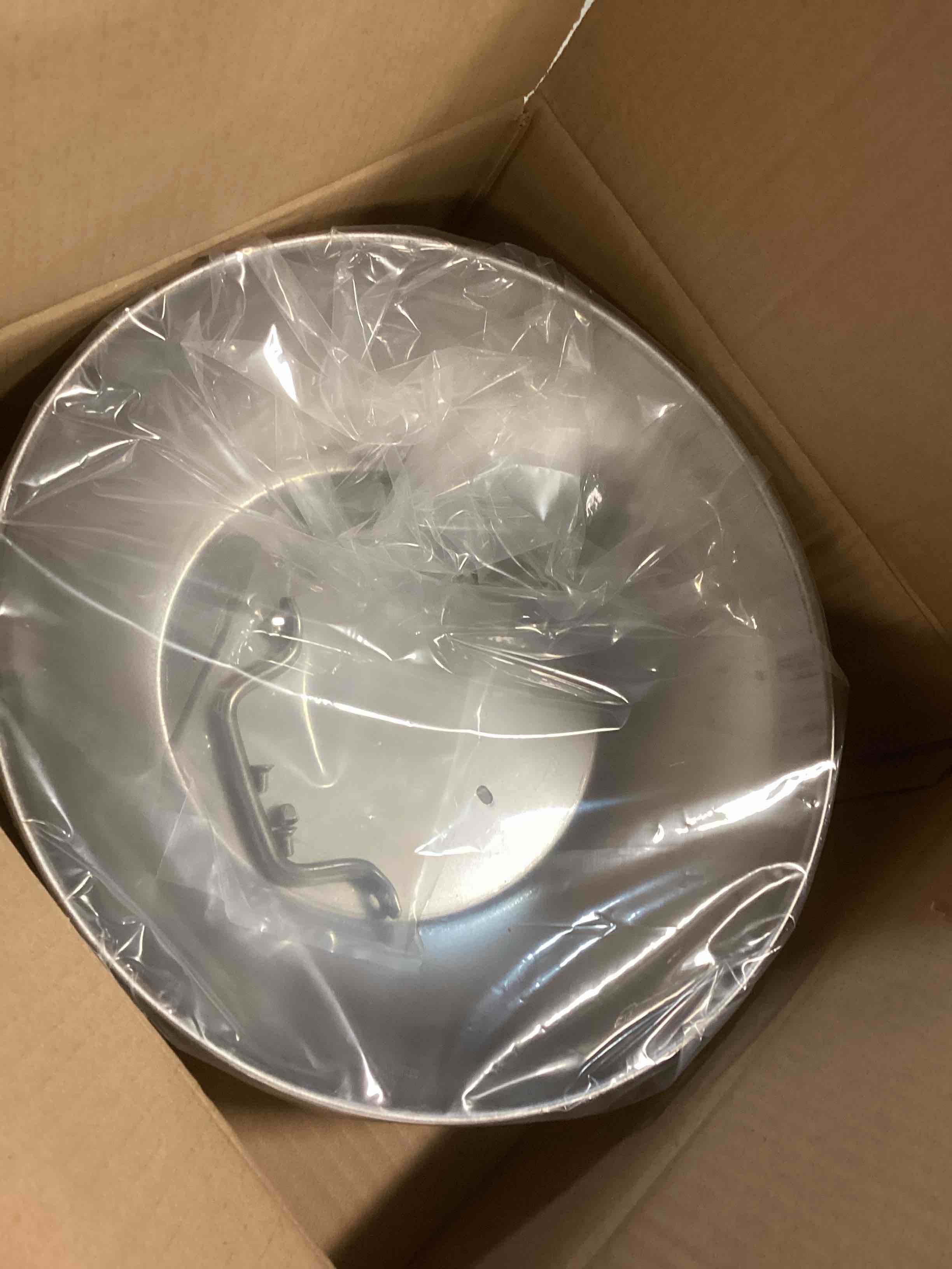https://s3.amazonaws.com/lotting-images-prod/bidfta/PPE2230450_1737657917321.jpeg