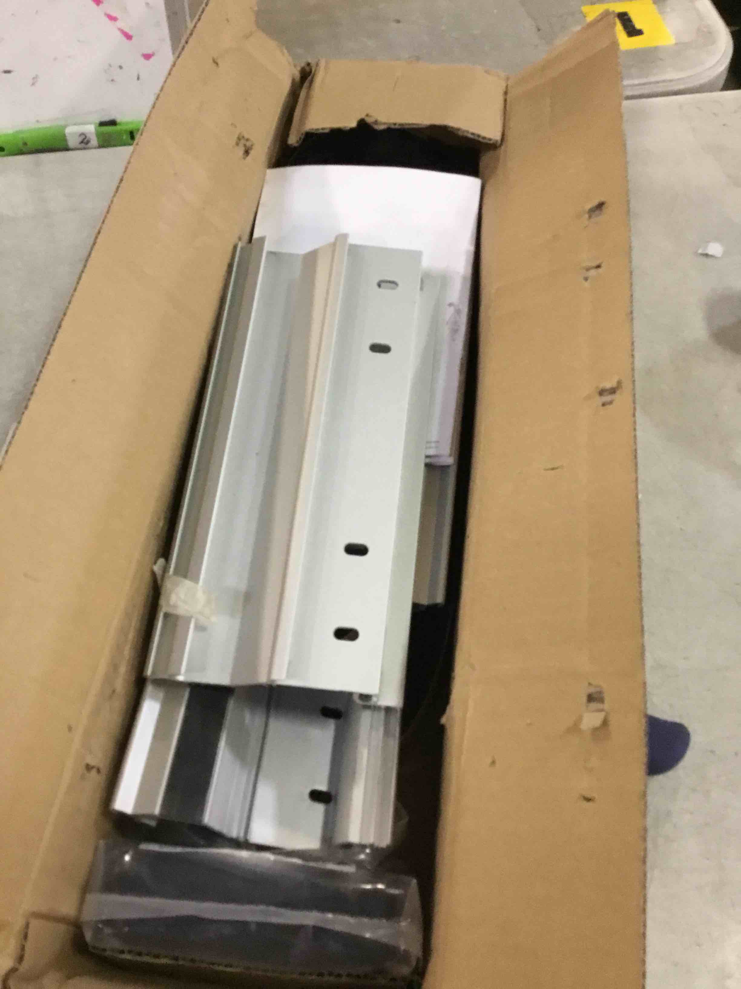 https://s3.amazonaws.com/lotting-images-prod/bidfta/PPE2231527_1738594417589.jpeg