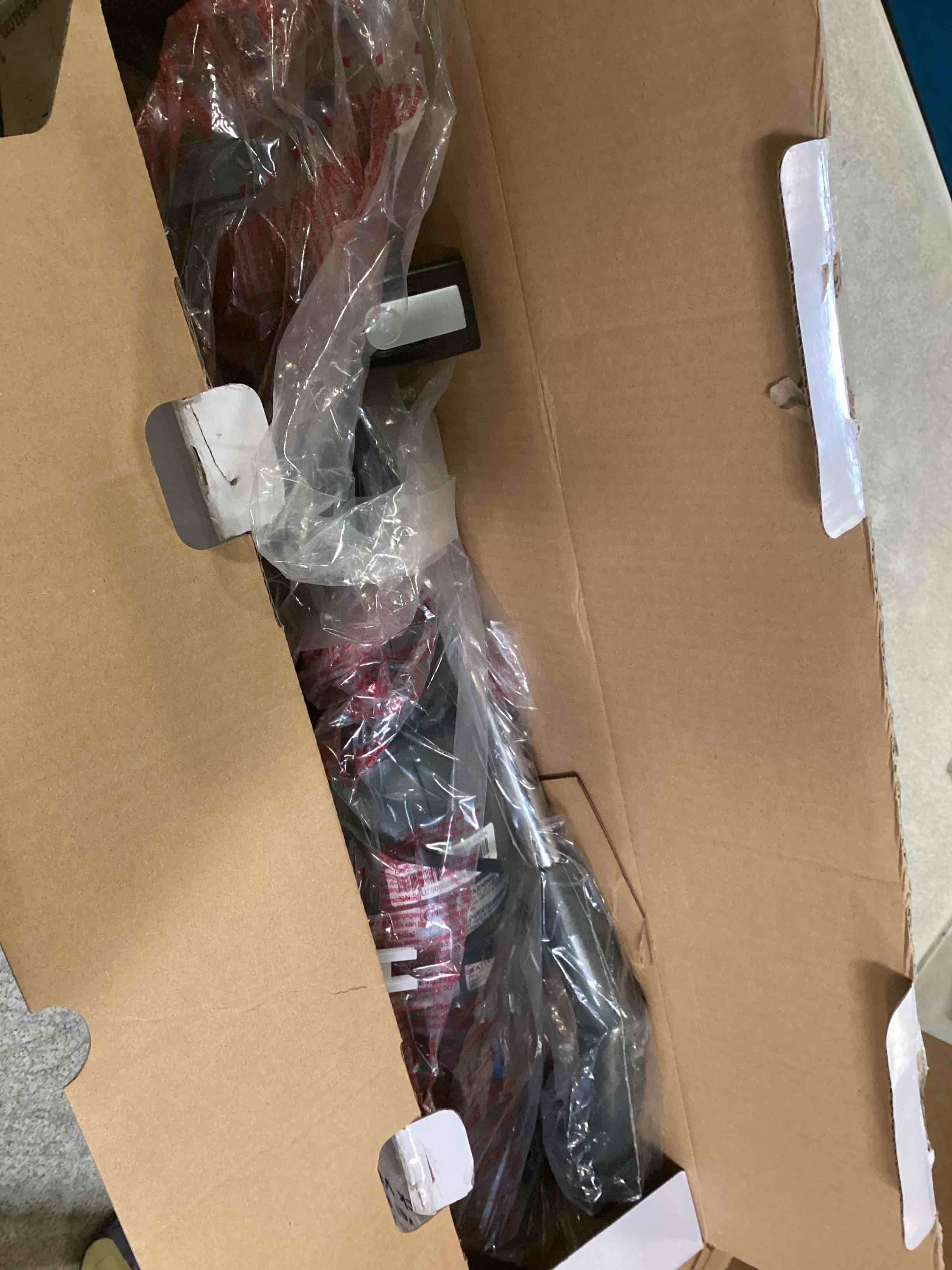 https://s3.amazonaws.com/lotting-images-prod/bidfta/PPE2232115_1738957449556.jpeg