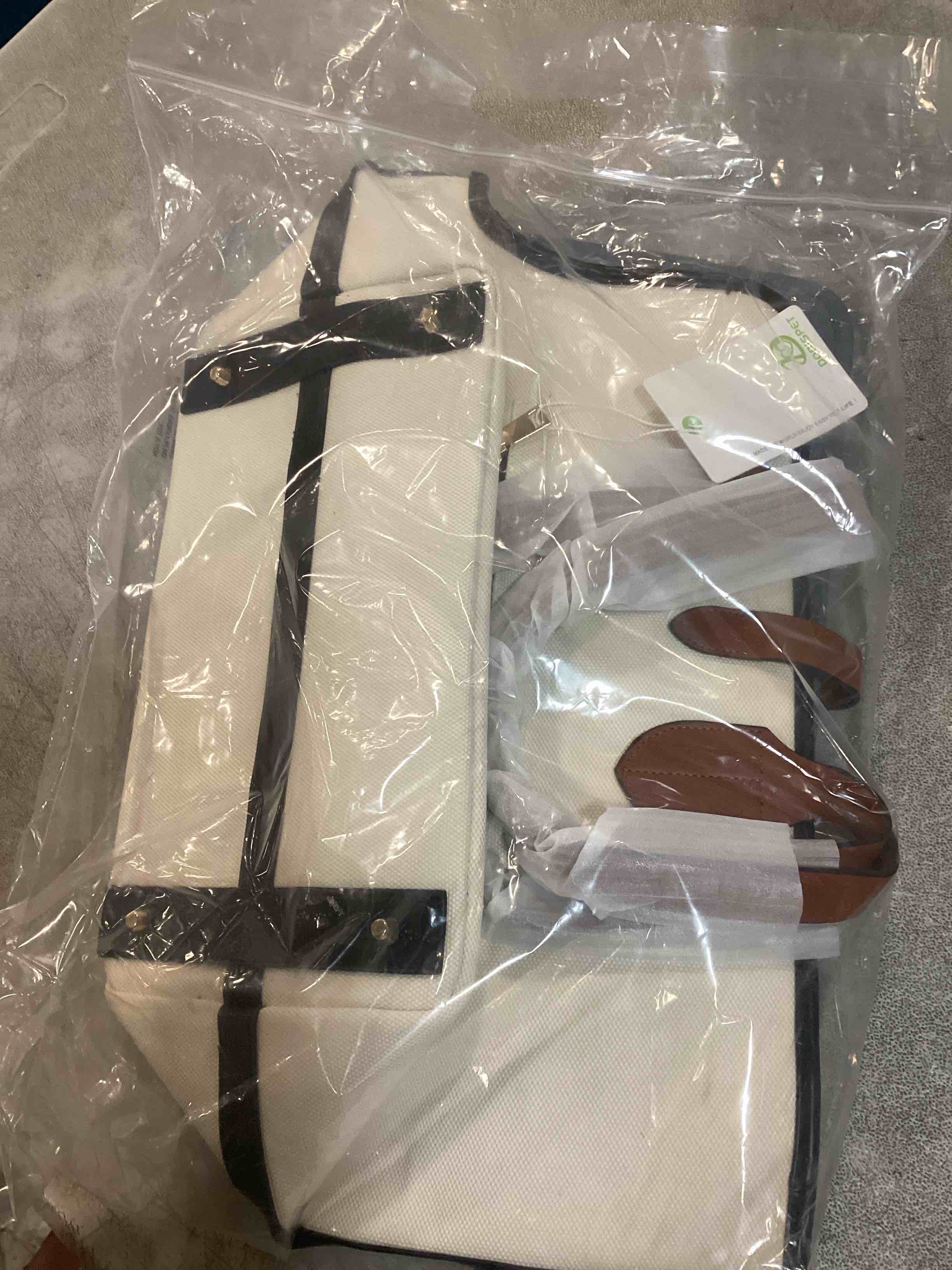https://s3.amazonaws.com/lotting-images-prod/bidfta/PPE2233000_1739461636962.jpeg