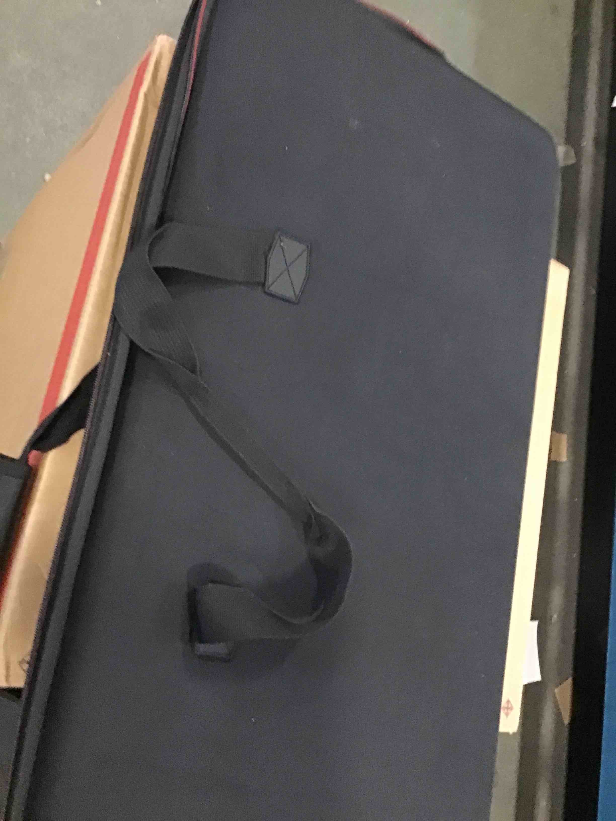 https://s3.amazonaws.com/lotting-images-prod/bidfta/PPE2234300_1737750047937.jpeg