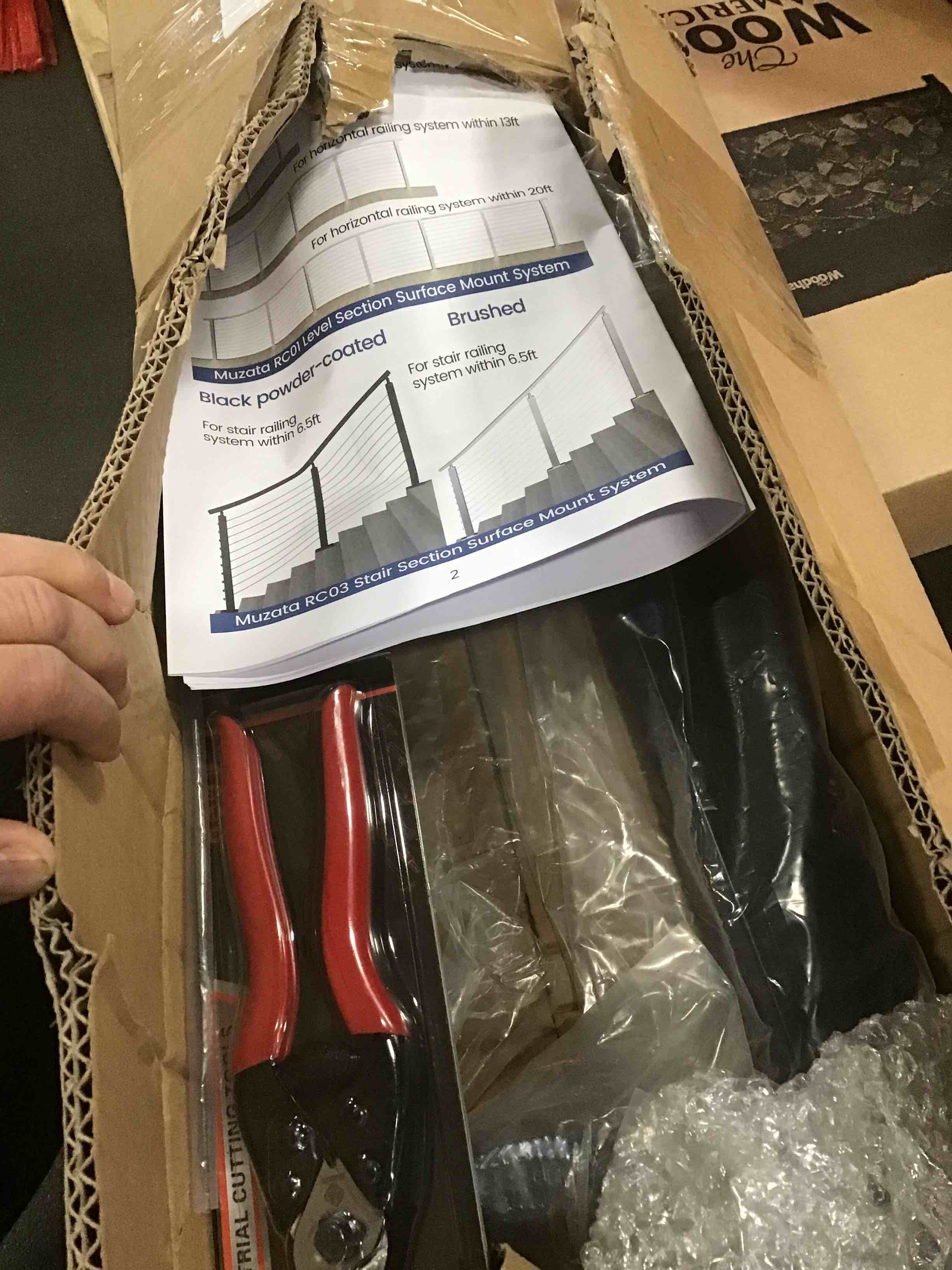 https://s3.amazonaws.com/lotting-images-prod/bidfta/PPE2237171_1738871650418.jpeg
