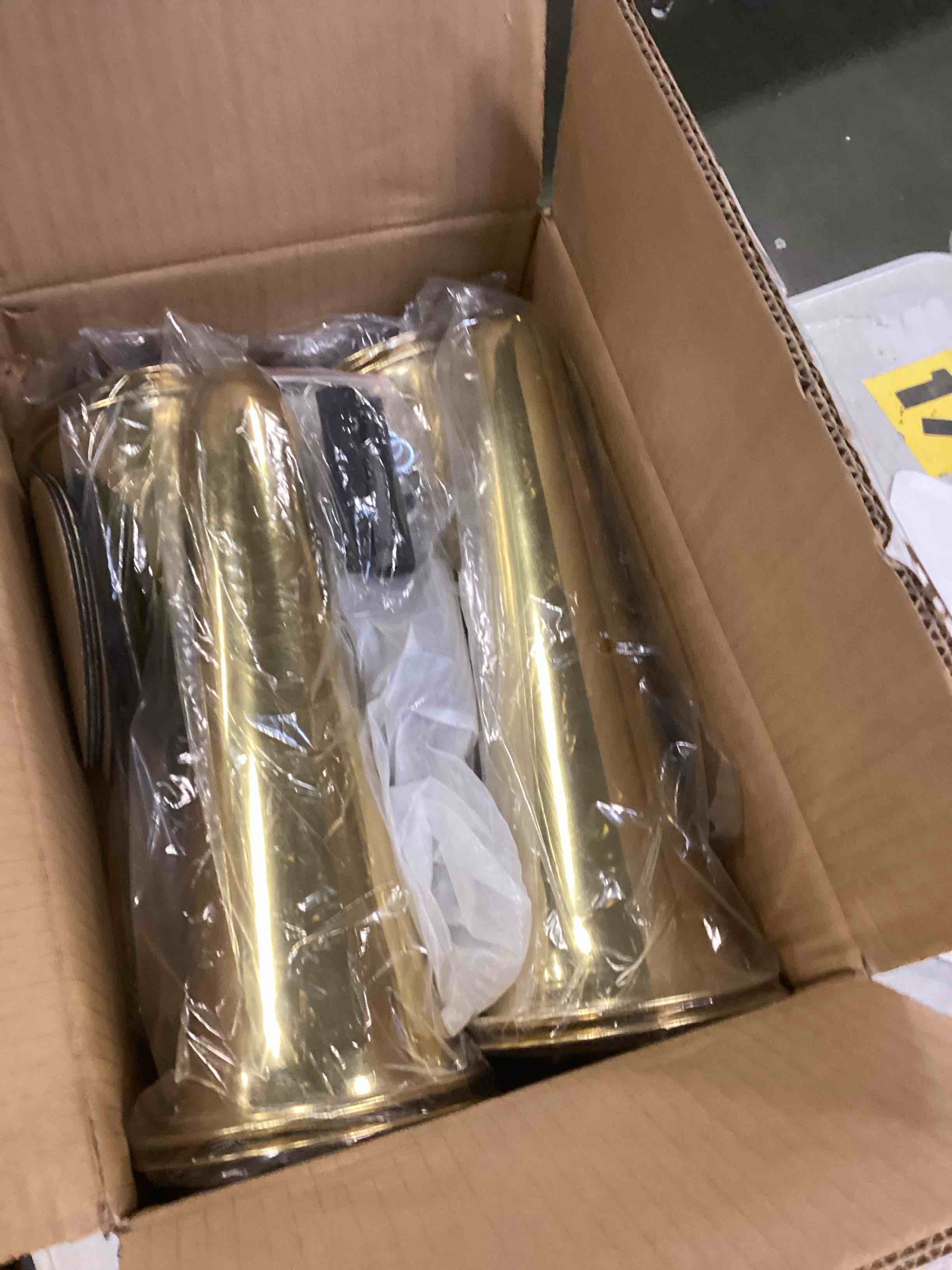 https://s3.amazonaws.com/lotting-images-prod/bidfta/PPE2239984_1739997159954.jpeg