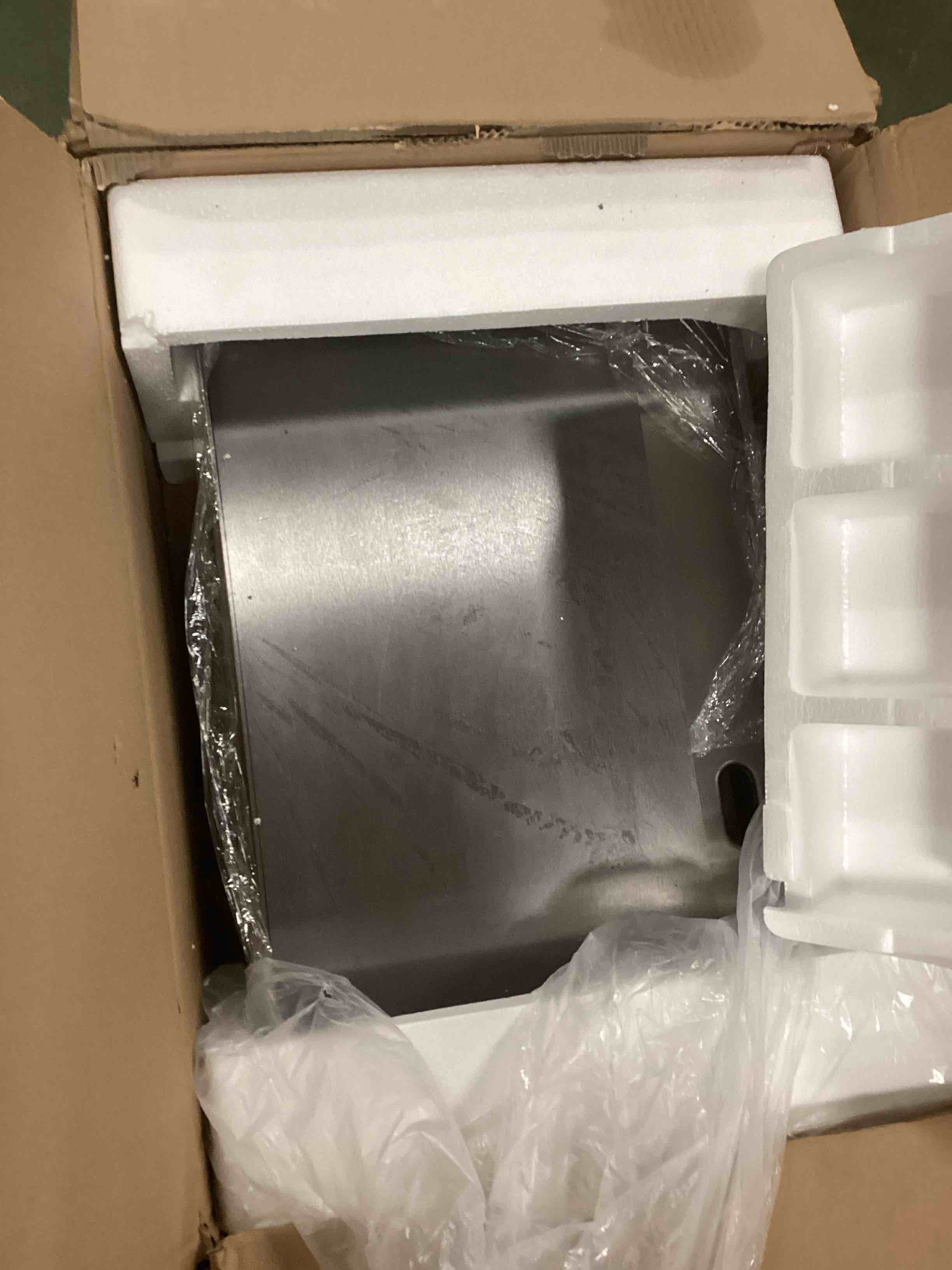 https://s3.amazonaws.com/lotting-images-prod/bidfta/PPE2240039_1740059268167.jpeg