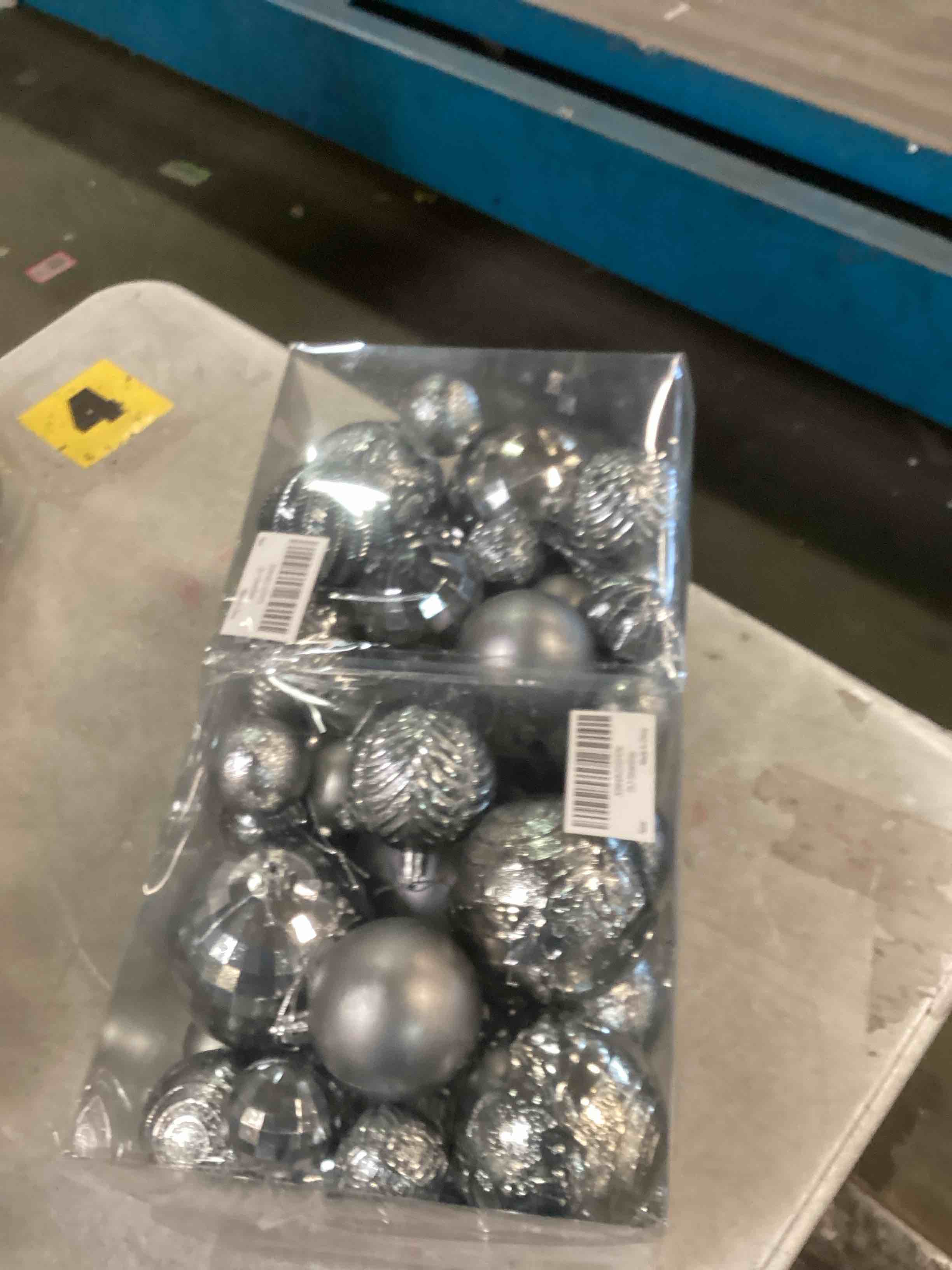 Christmas Balls Plastic Decoration Baubles Shatterproof Ornaments Decors for Xmas Trees, Hallway, Birthday Party, Wedding and Holidays(pack of 2)