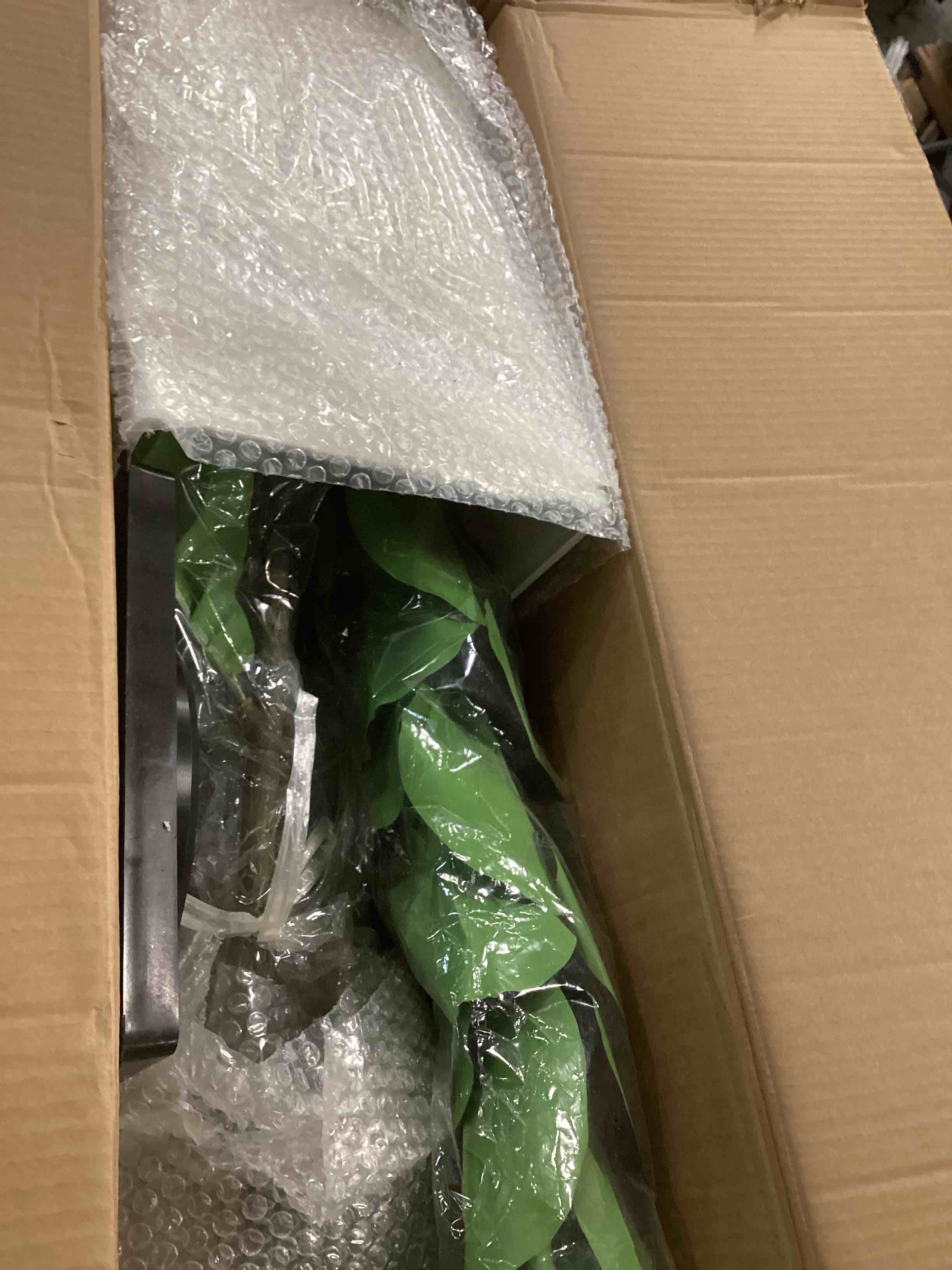 https://s3.amazonaws.com/lotting-images-prod/bidfta/PPE2243625_1738859168311.jpeg