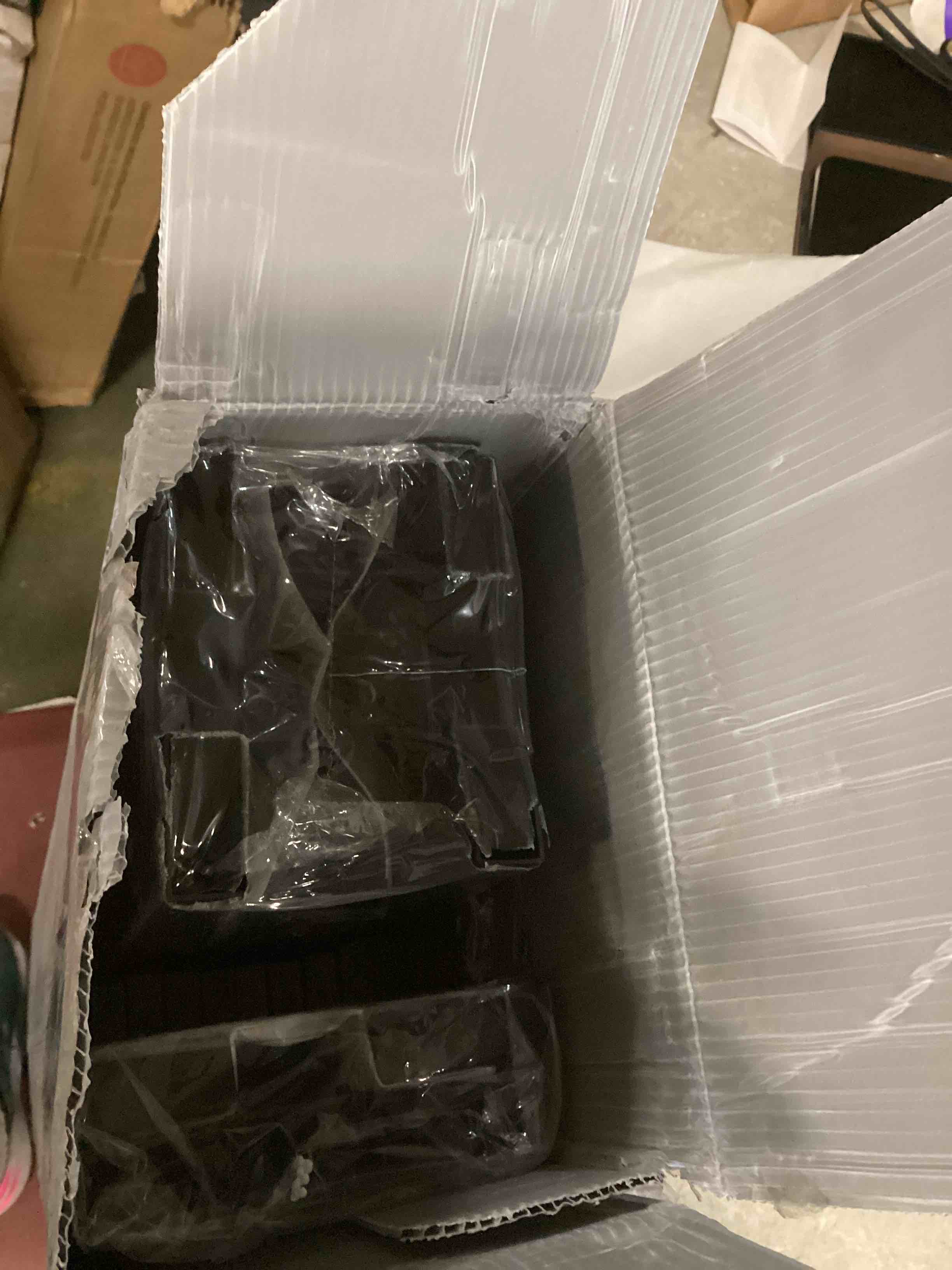 https://s3.amazonaws.com/lotting-images-prod/bidfta/PPE2244017_1738948102857.jpeg