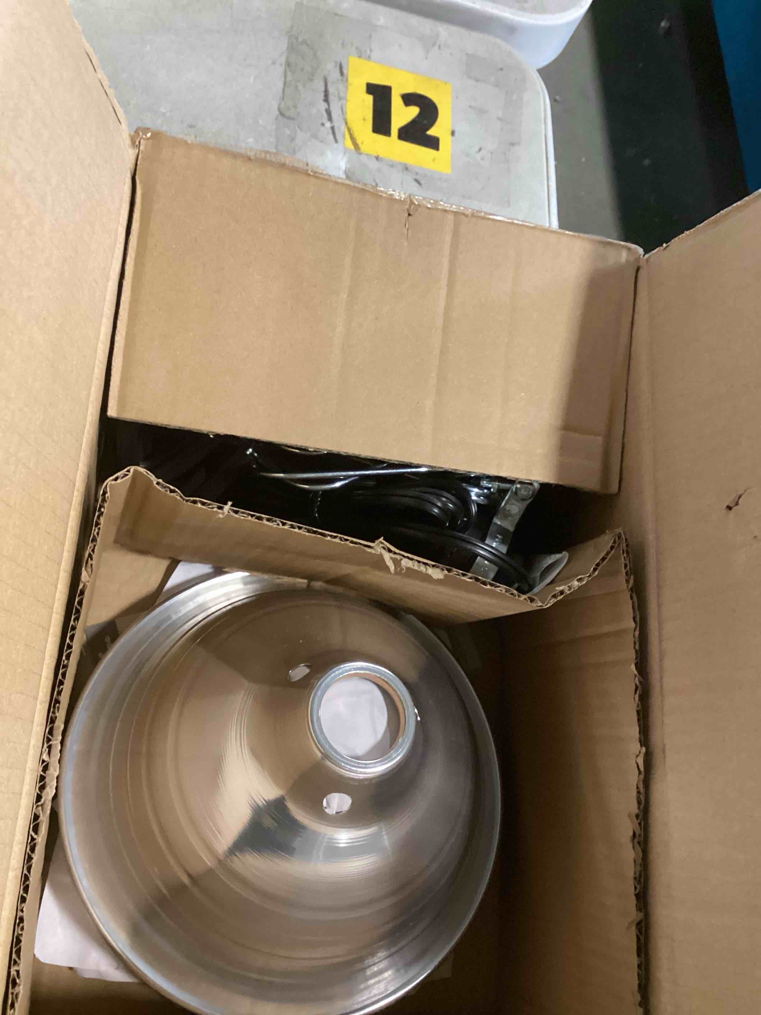https://s3.amazonaws.com/lotting-images-prod/bidfta/PPE2244049_1738953433908.jpeg