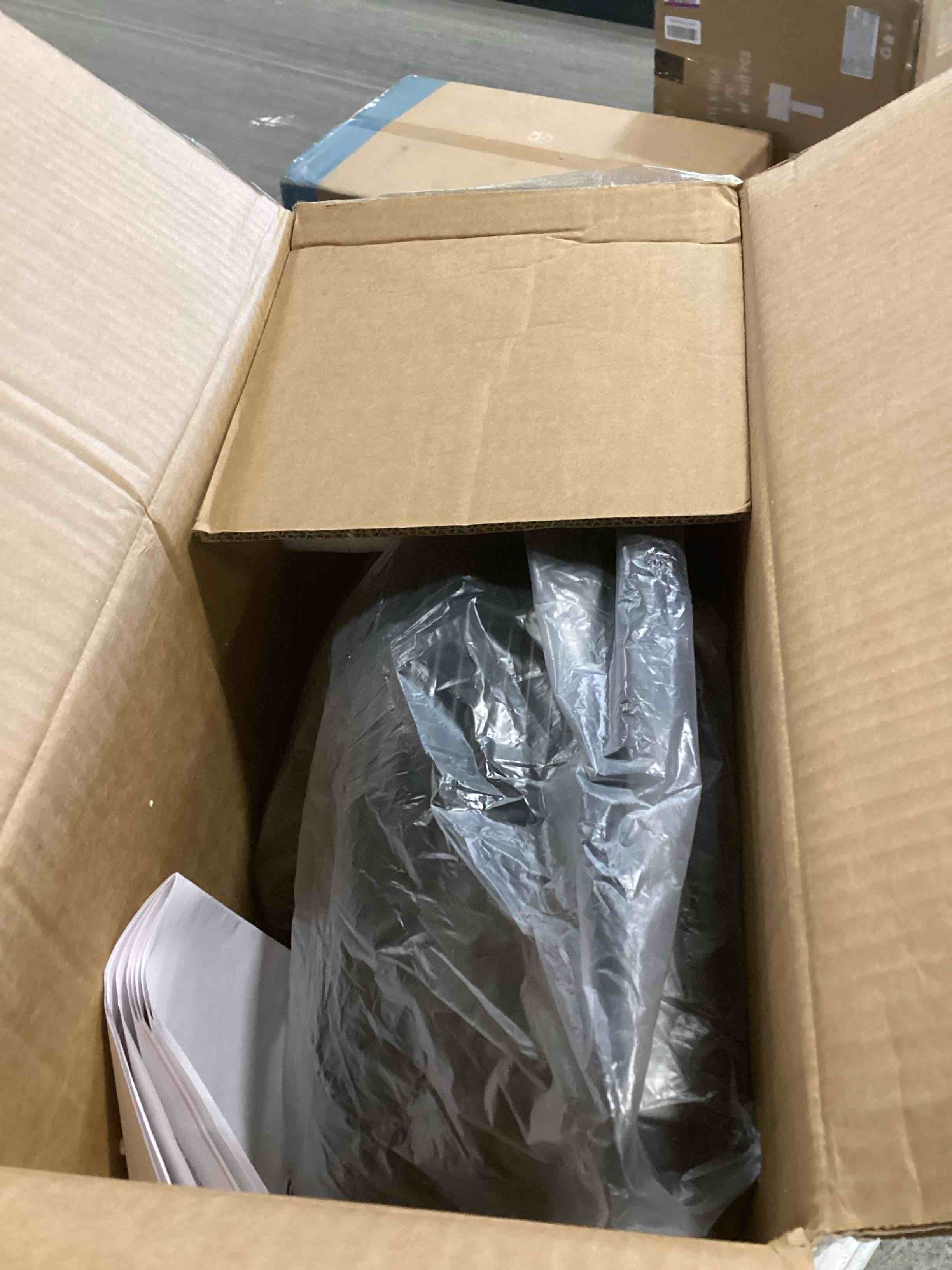 https://s3.amazonaws.com/lotting-images-prod/bidfta/PPE2244054_1738953902817.jpeg