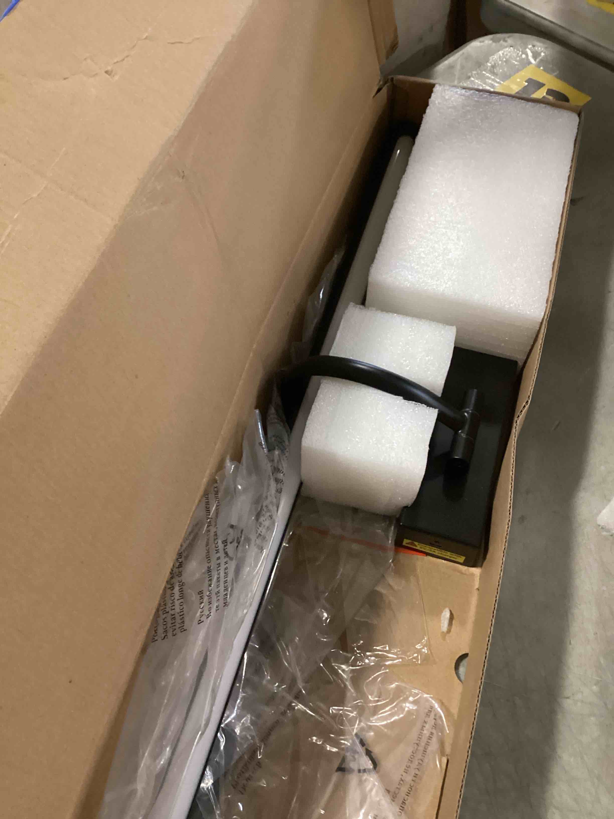 https://s3.amazonaws.com/lotting-images-prod/bidfta/PPE2244239_1739205572907.jpeg