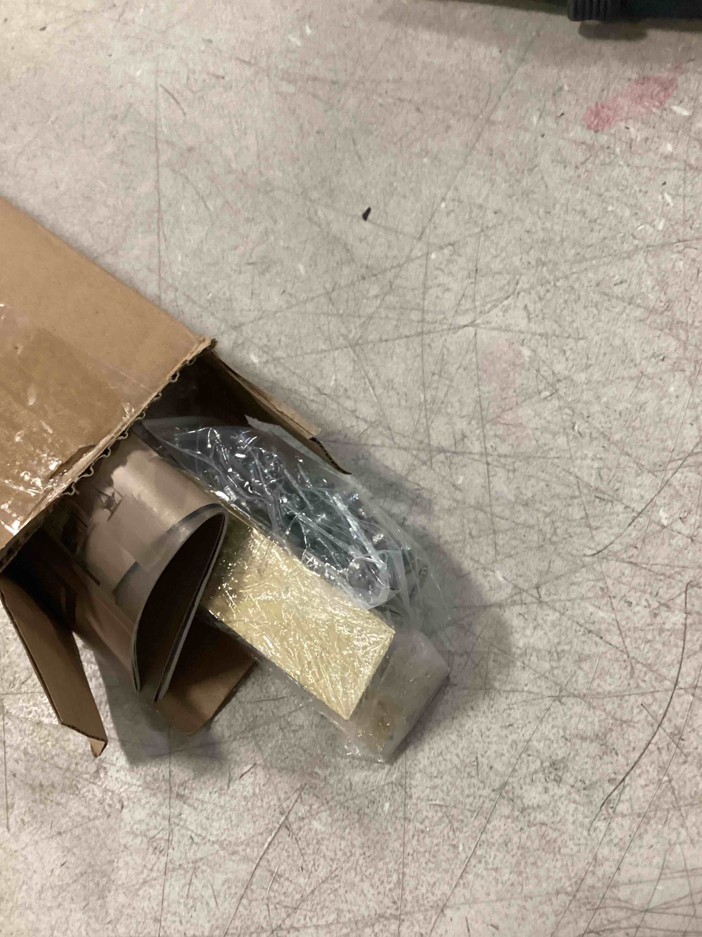 https://s3.amazonaws.com/lotting-images-prod/bidfta/PPE2244839_1739378190476.jpeg