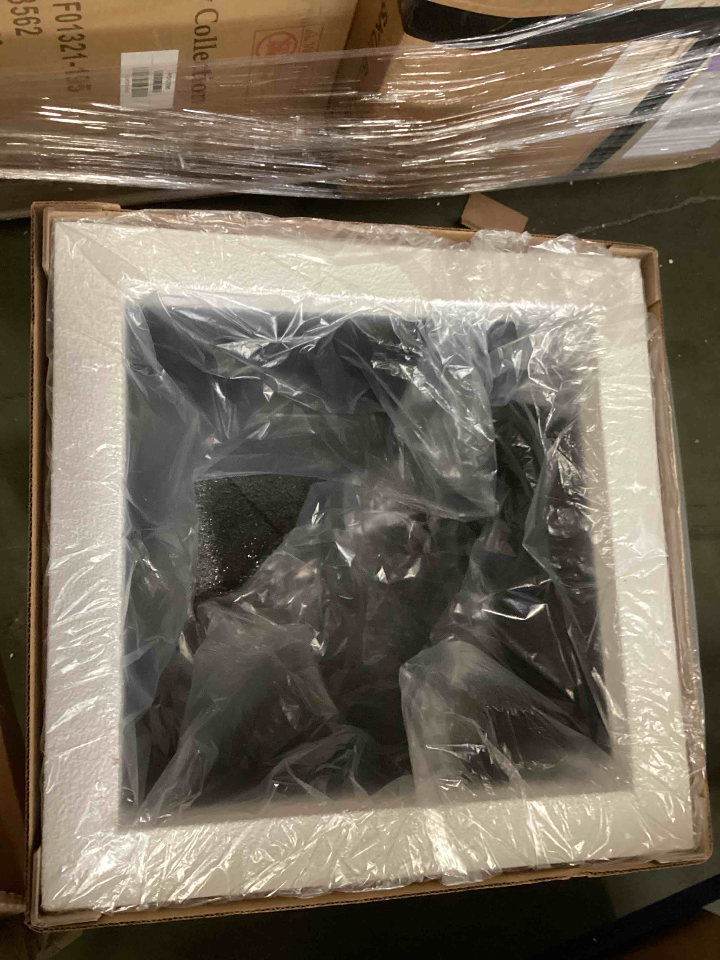 https://s3.amazonaws.com/lotting-images-prod/bidfta/PPE2255006_1748953990715.jpeg