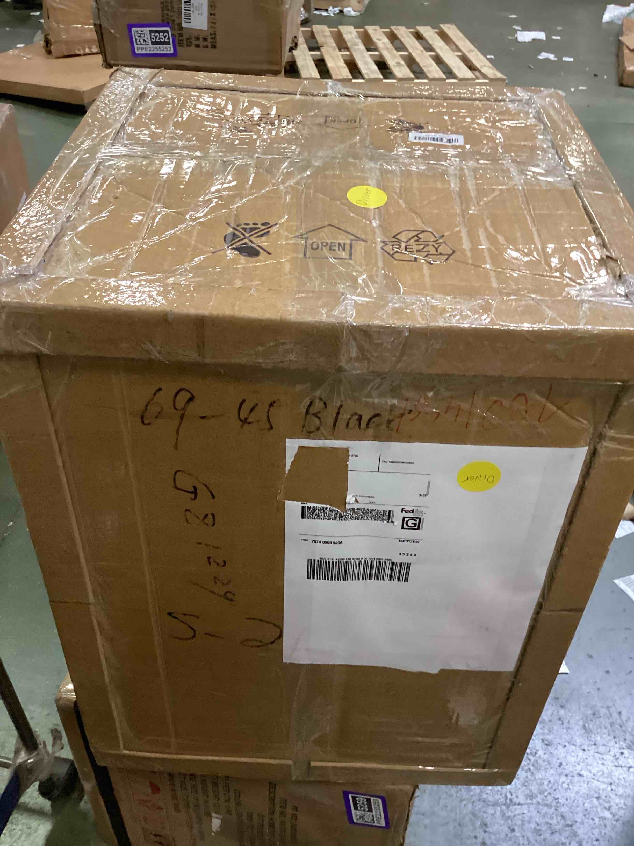 https://s3.amazonaws.com/lotting-images-prod/bidfta/PPE2255260_1749067211845.jpeg