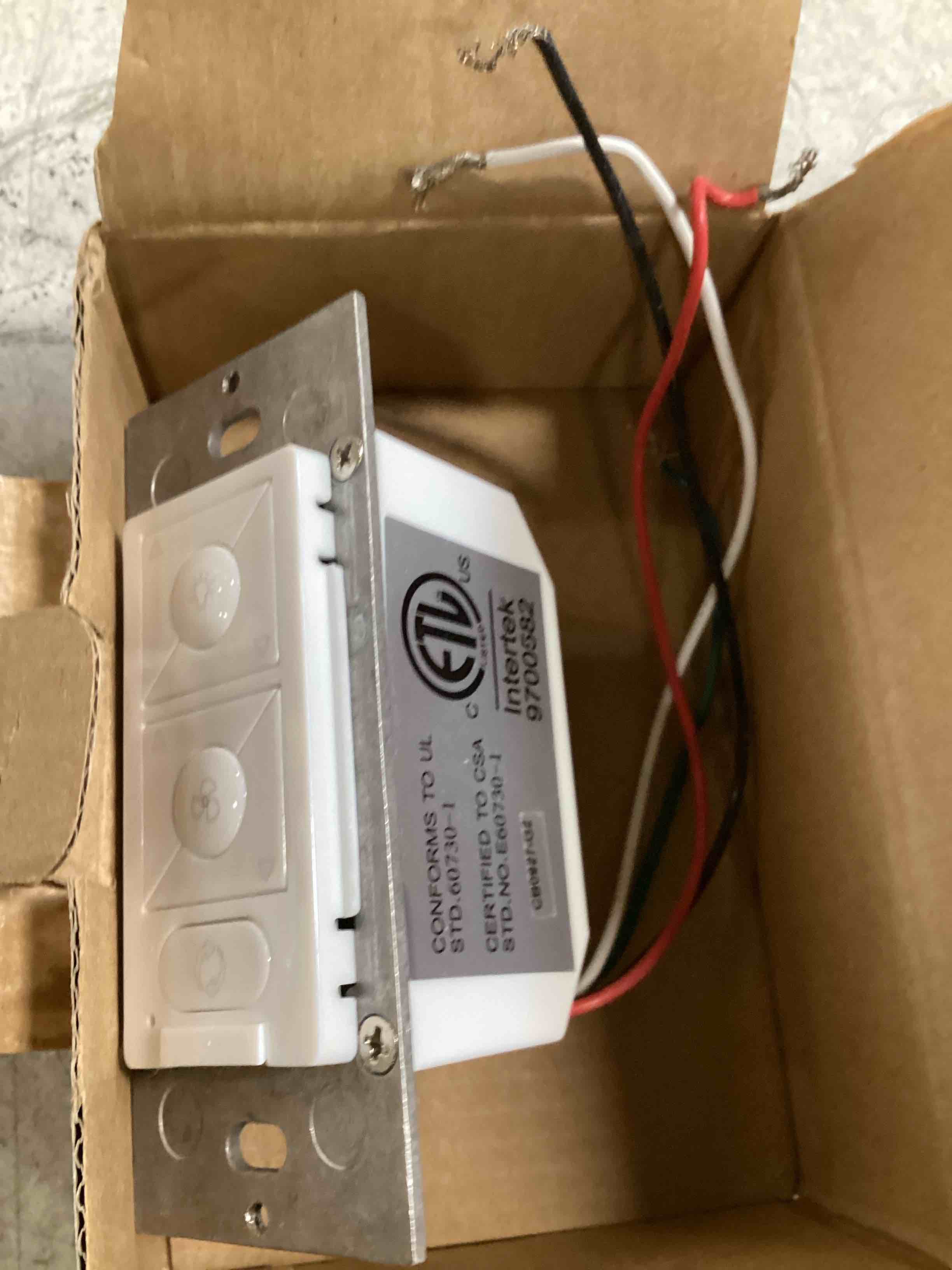 https://s3.amazonaws.com/lotting-images-prod/bidfta/PPE2255958_1749829281824.jpeg