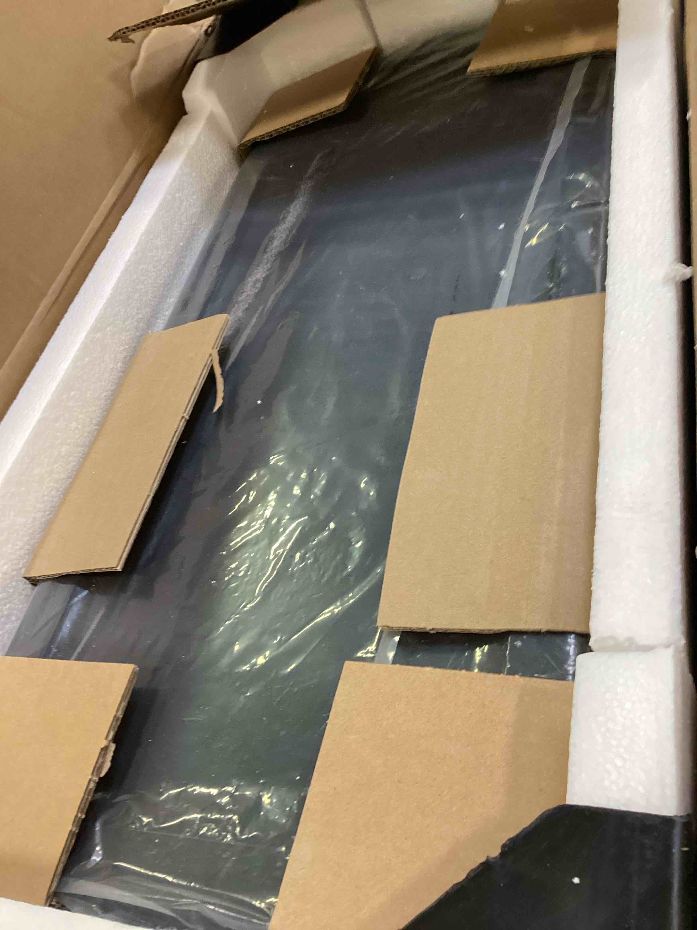 https://s3.amazonaws.com/lotting-images-prod/bidfta/PPE2255997_1749839255586.jpeg
