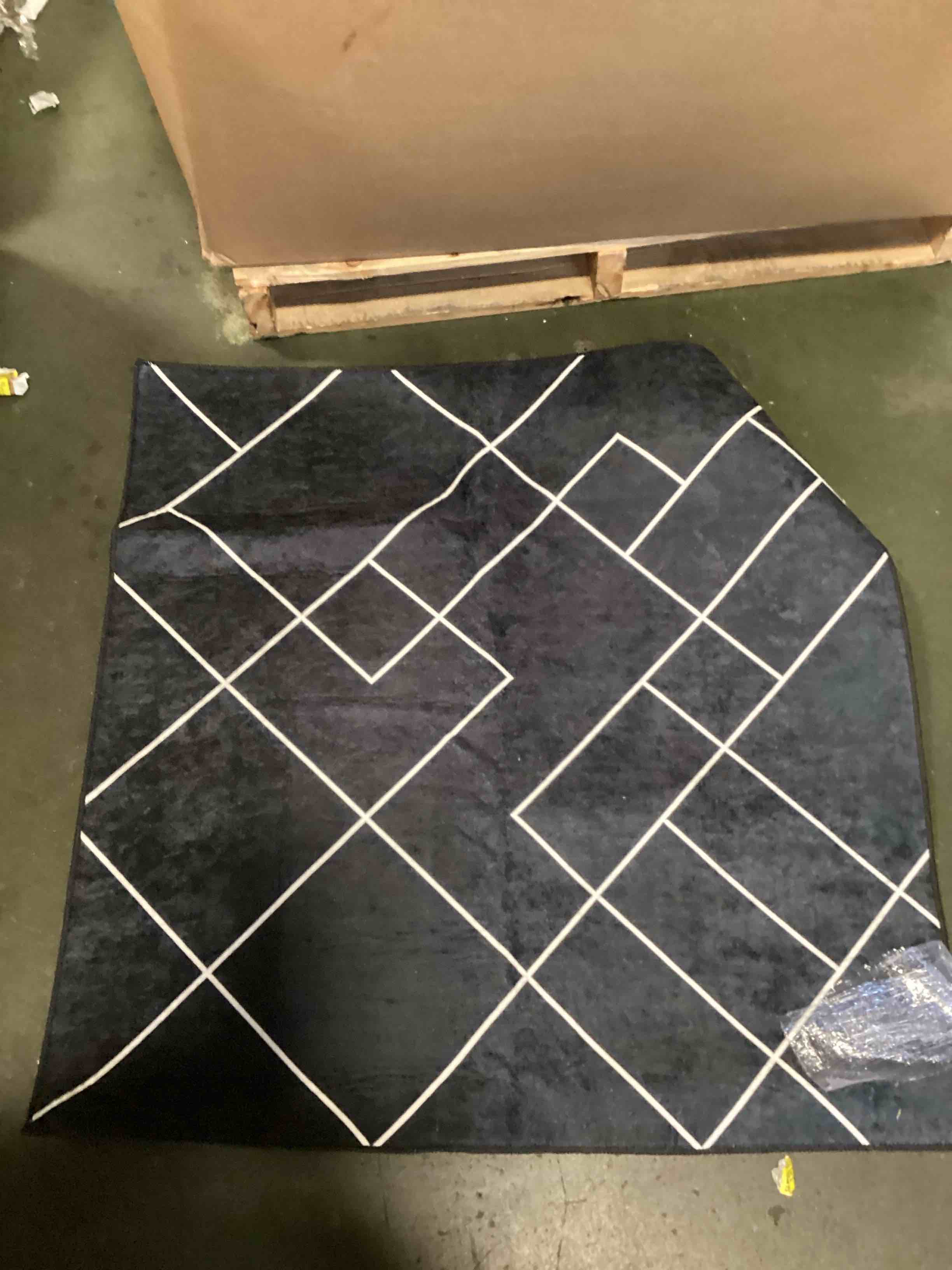 https://s3.amazonaws.com/lotting-images-prod/bidfta/PPE2256048_1749900378106.jpeg