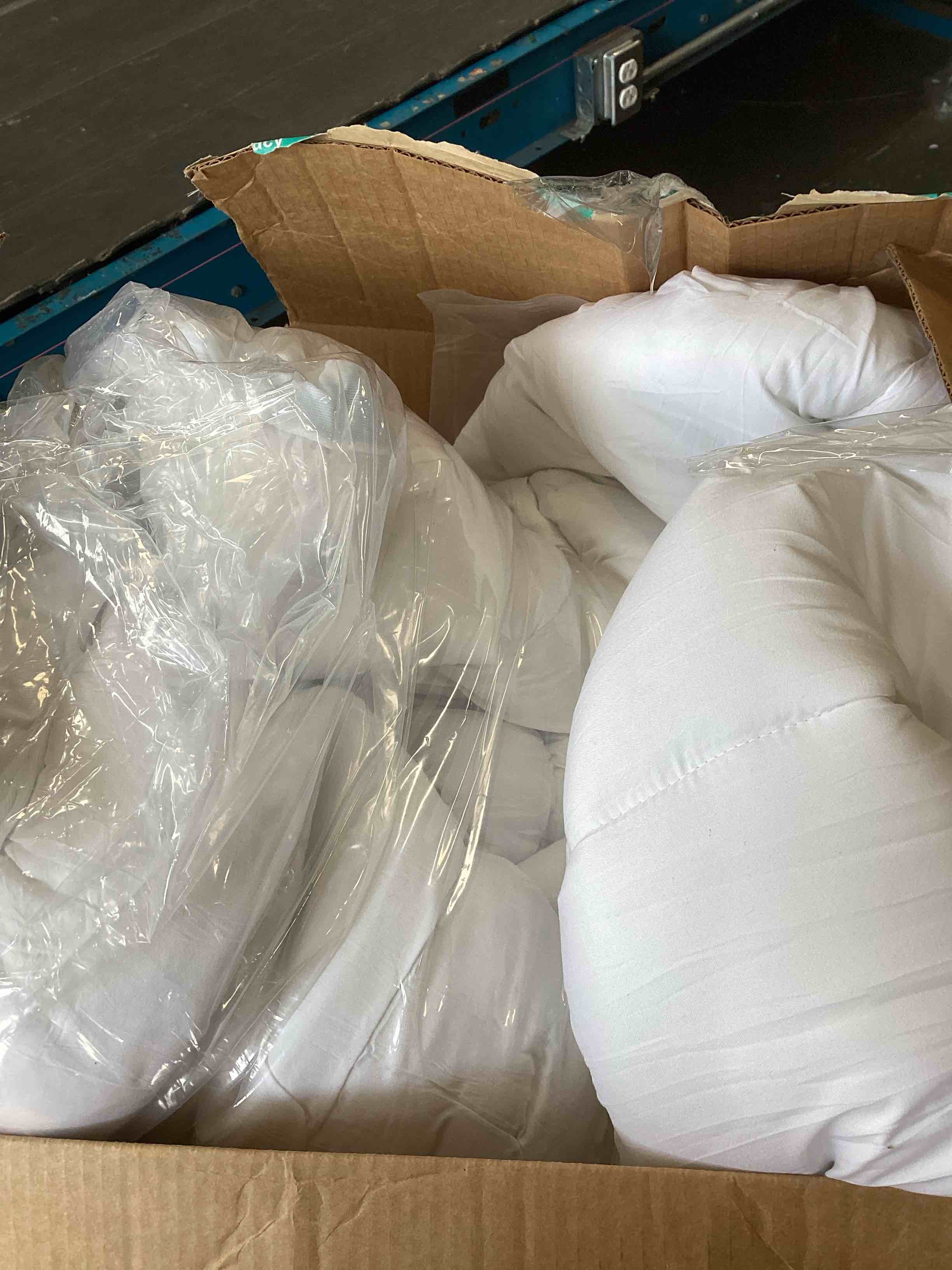 https://s3.amazonaws.com/lotting-images-prod/bidfta/PPE2257060_1743606701350.jpeg