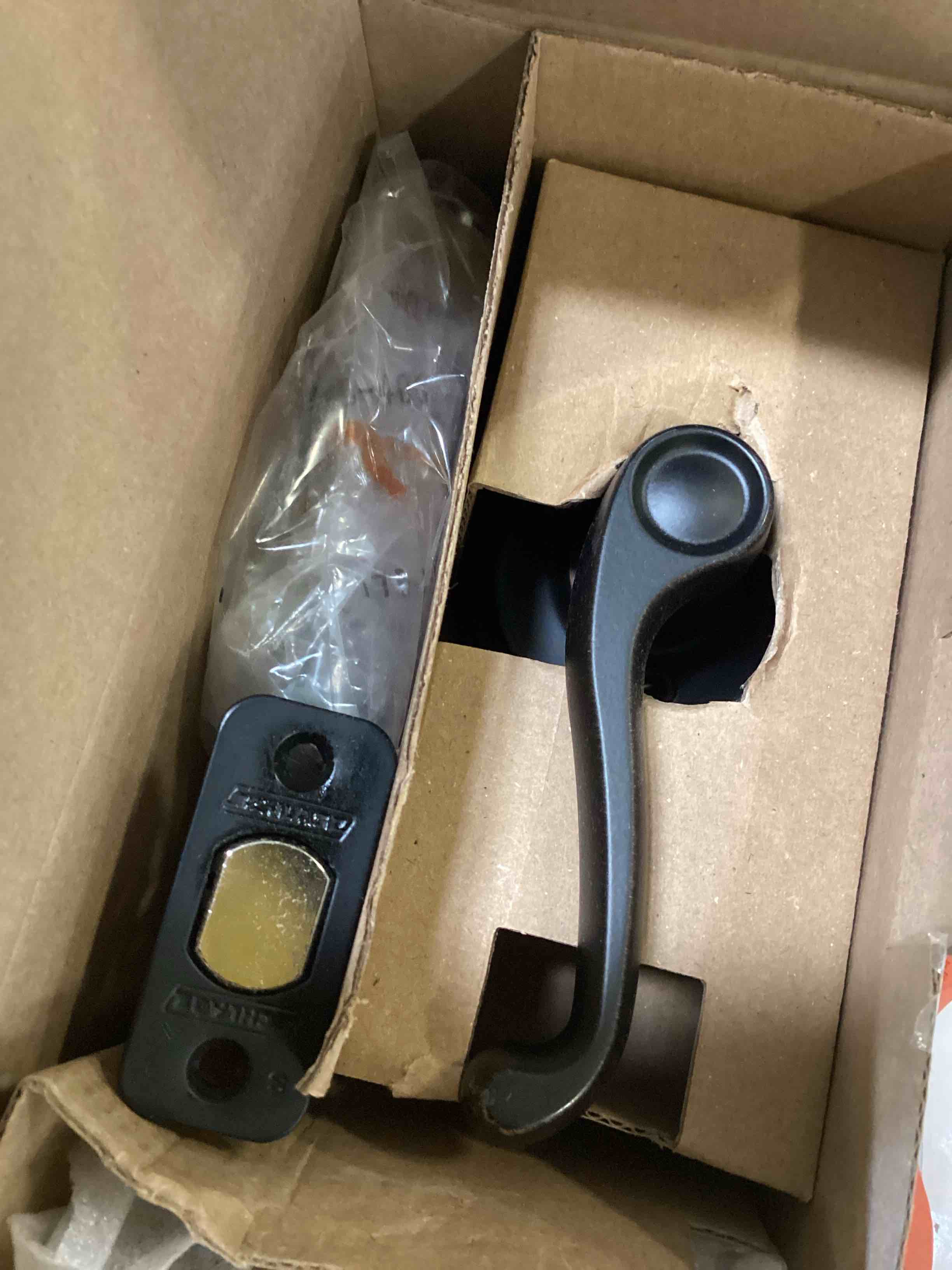 https://s3.amazonaws.com/lotting-images-prod/bidfta/PPE2257759_1744033308780.jpeg