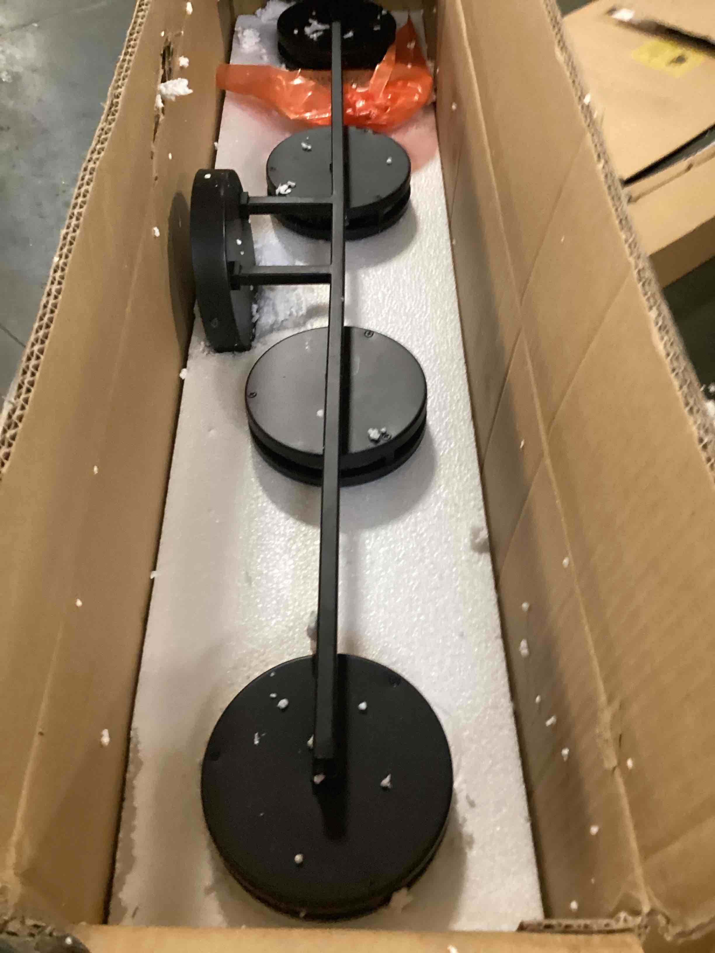 https://s3.amazonaws.com/lotting-images-prod/bidfta/PPE2259754_1745933431398.jpeg