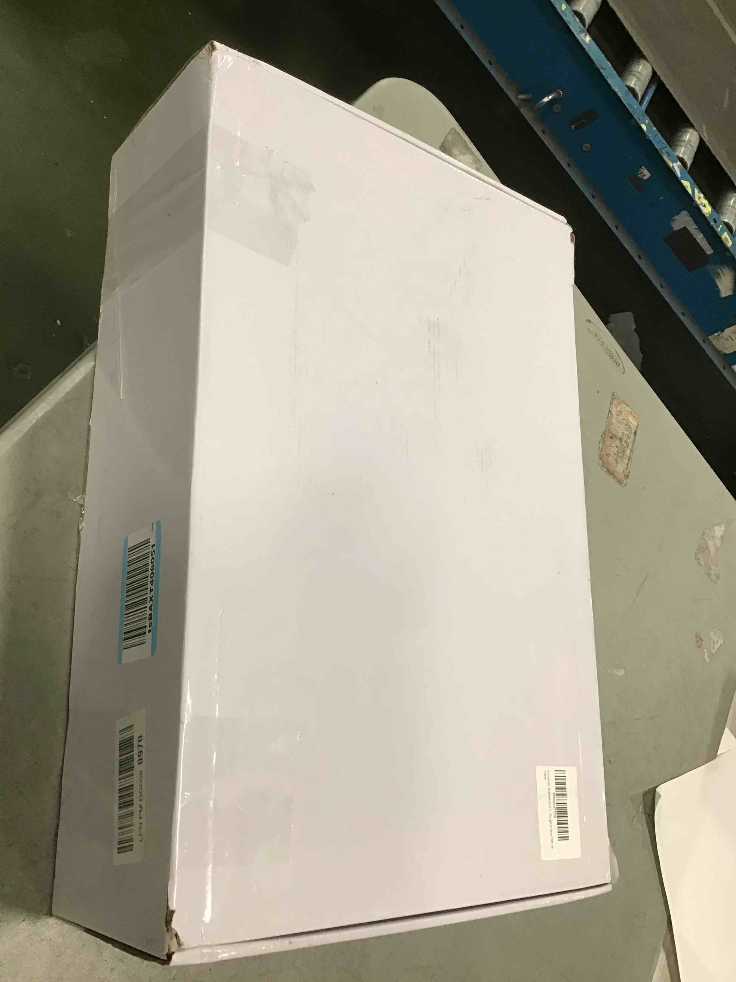 https://s3.amazonaws.com/lotting-images-prod/bidfta/PPE2260131_1743771152588.jpeg