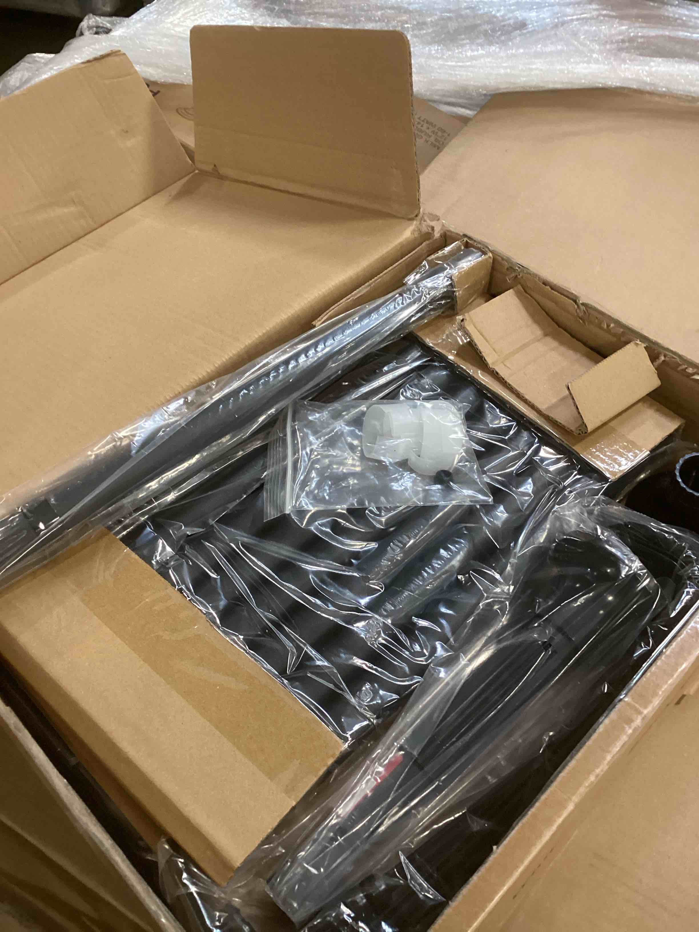 https://s3.amazonaws.com/lotting-images-prod/bidfta/PPE2260693_1744398280101.jpeg
