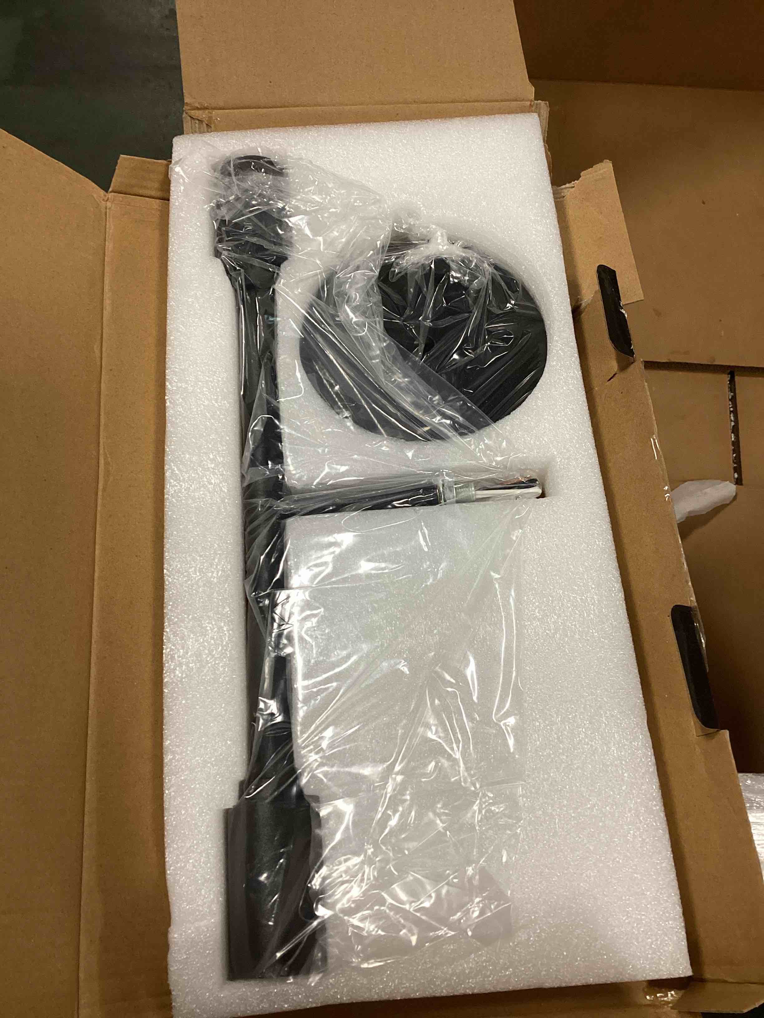 https://s3.amazonaws.com/lotting-images-prod/bidfta/PPE2261431_1745584929990.jpeg
