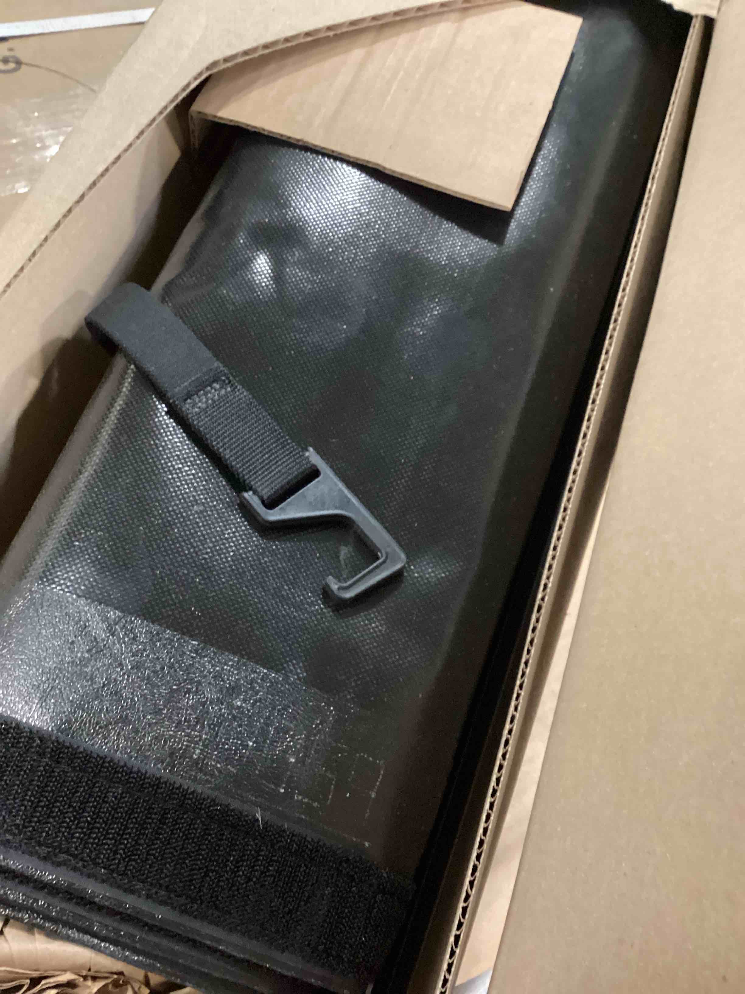 https://s3.amazonaws.com/lotting-images-prod/bidfta/PPE2261502_1745842613065.jpeg