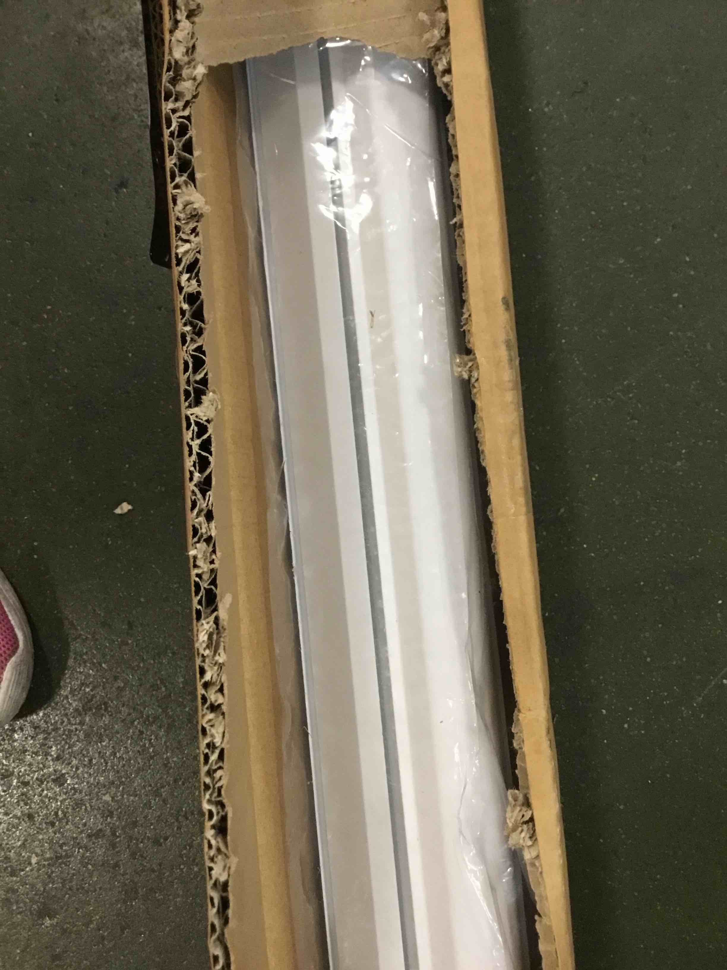 https://s3.amazonaws.com/lotting-images-prod/bidfta/PPE2265525_1747334042469.jpeg