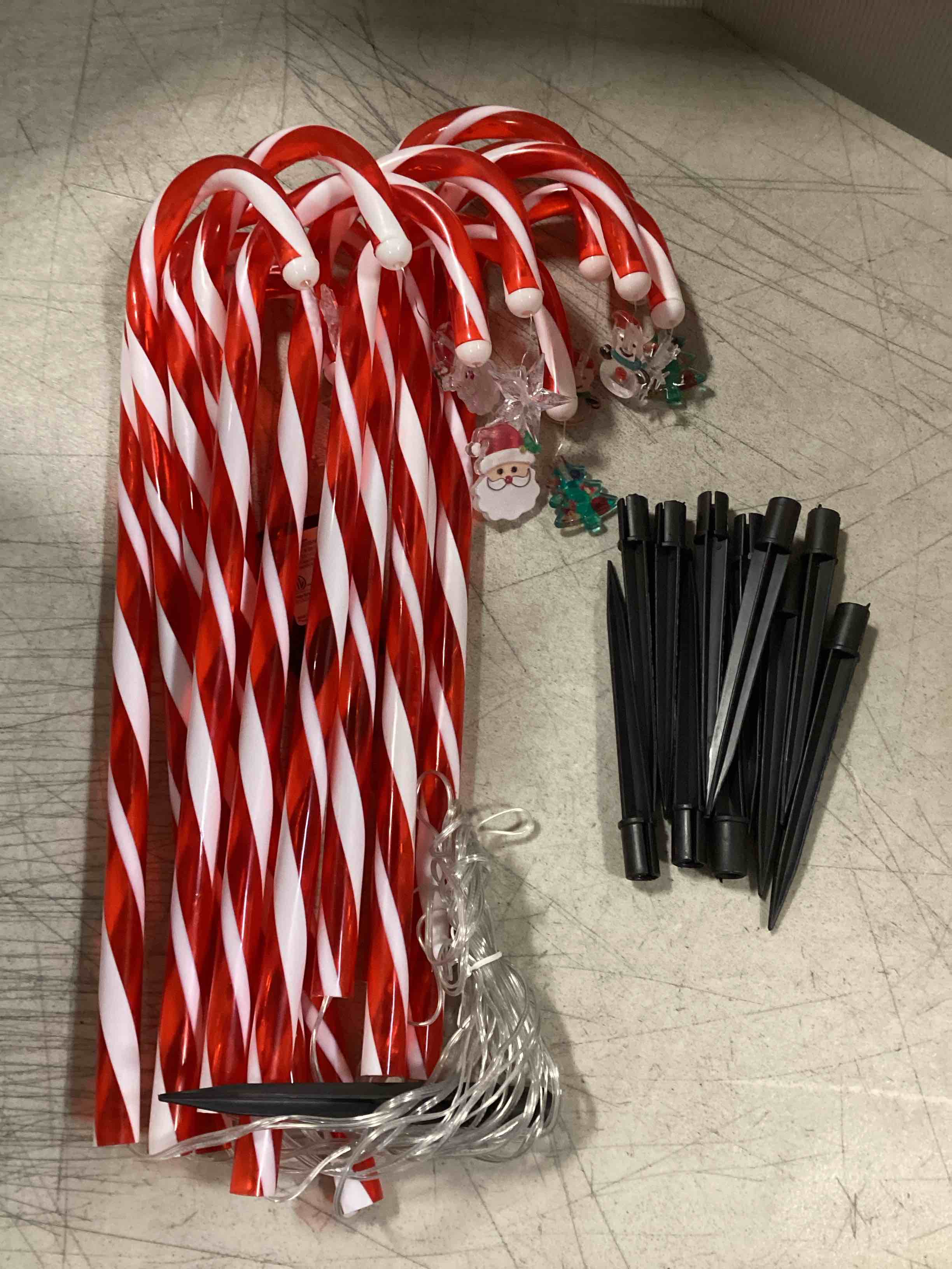 https://s3.amazonaws.com/lotting-images-prod/bidfta/PPE2266422_1744920057164.jpeg