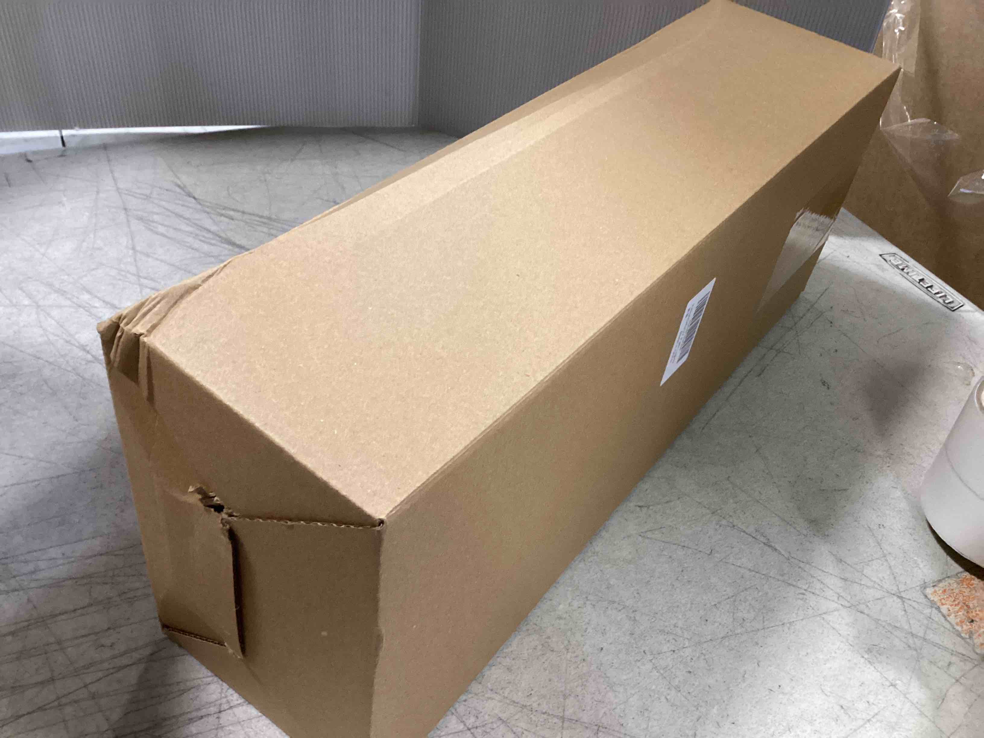 https://s3.amazonaws.com/lotting-images-prod/bidfta/PPE2266422_1744920144982.jpeg
