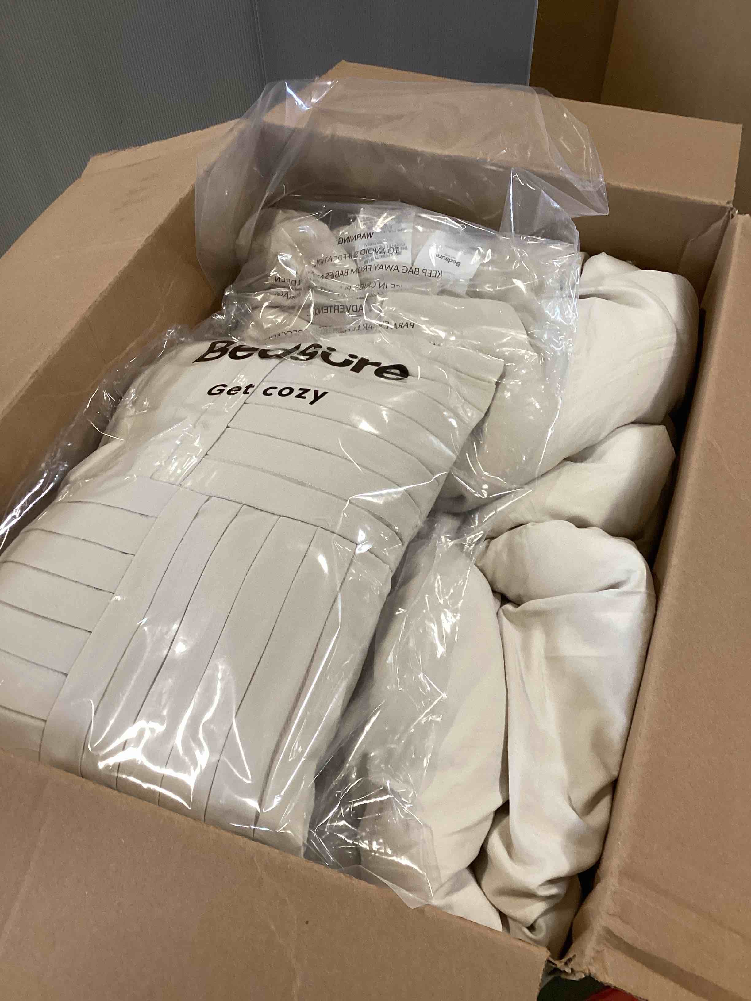 https://s3.amazonaws.com/lotting-images-prod/bidfta/PPE2266936_1745414808848.jpeg