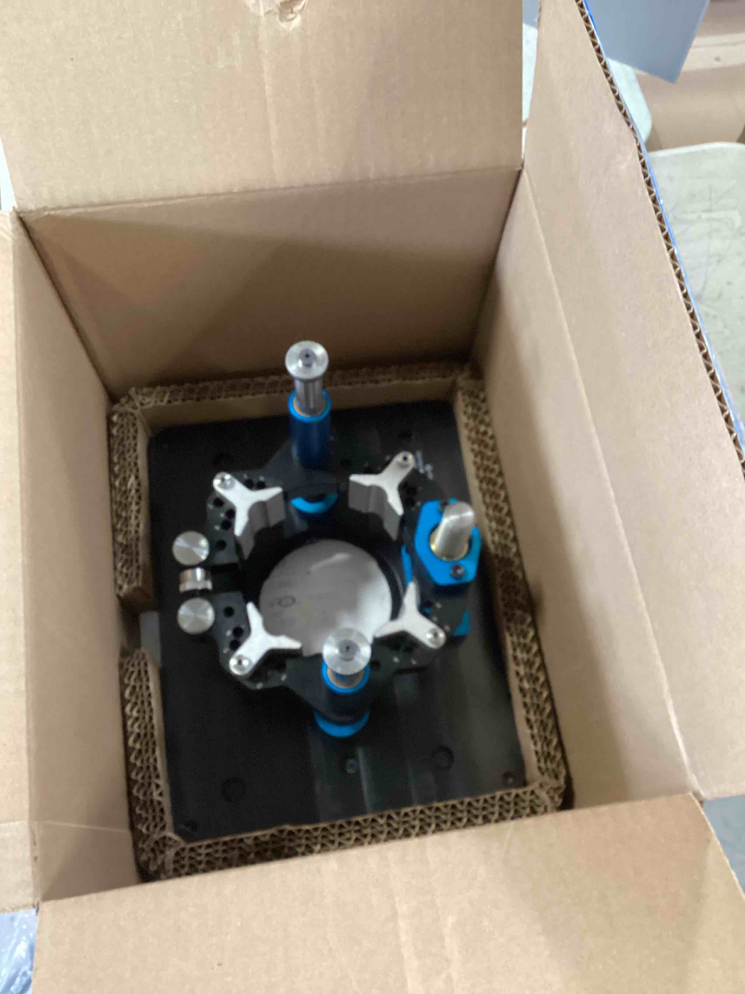 https://s3.amazonaws.com/lotting-images-prod/bidfta/PPE2267161_1745515135727.jpeg