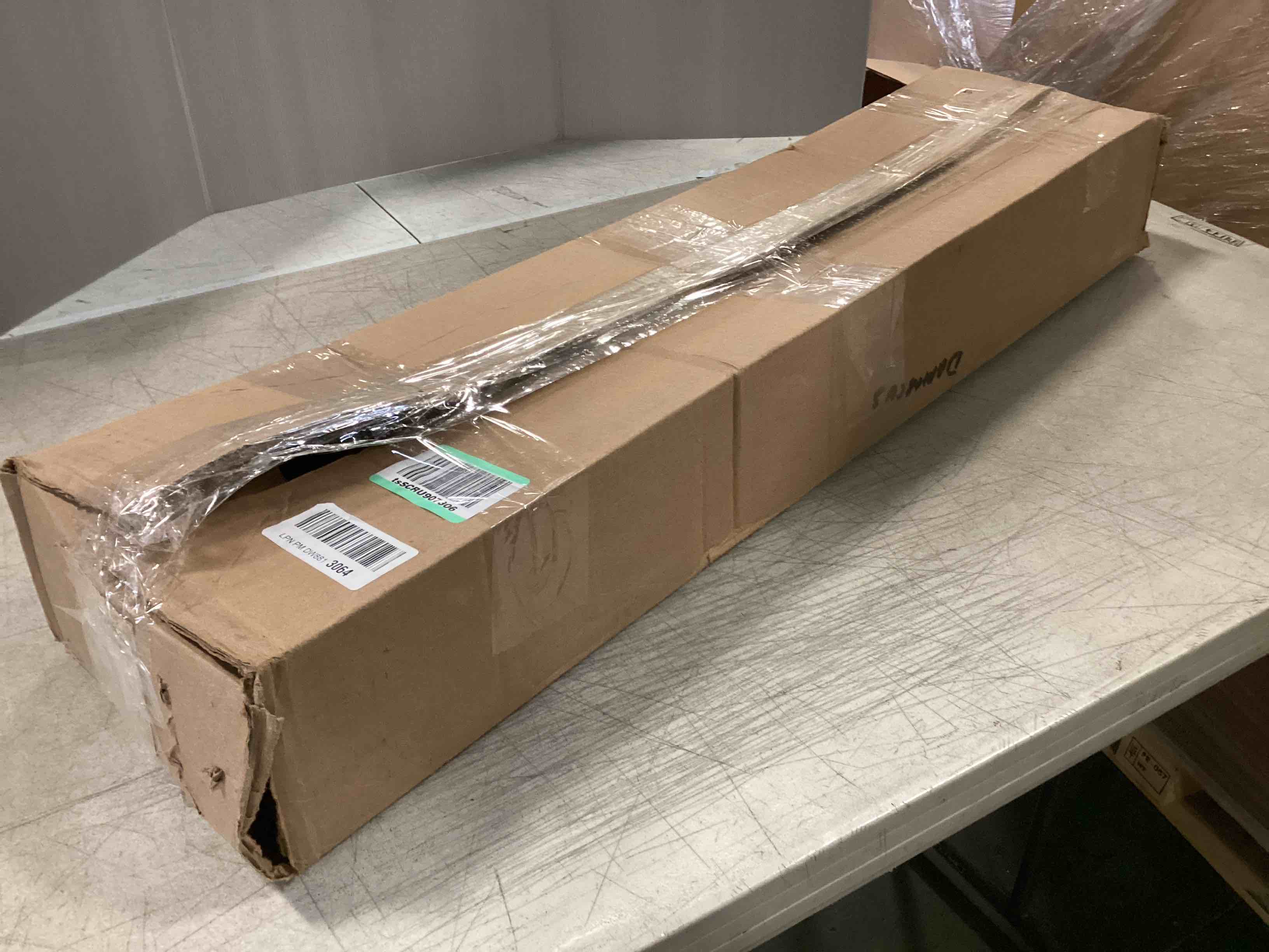 https://s3.amazonaws.com/lotting-images-prod/bidfta/PPE2267207_1745583026994.jpeg