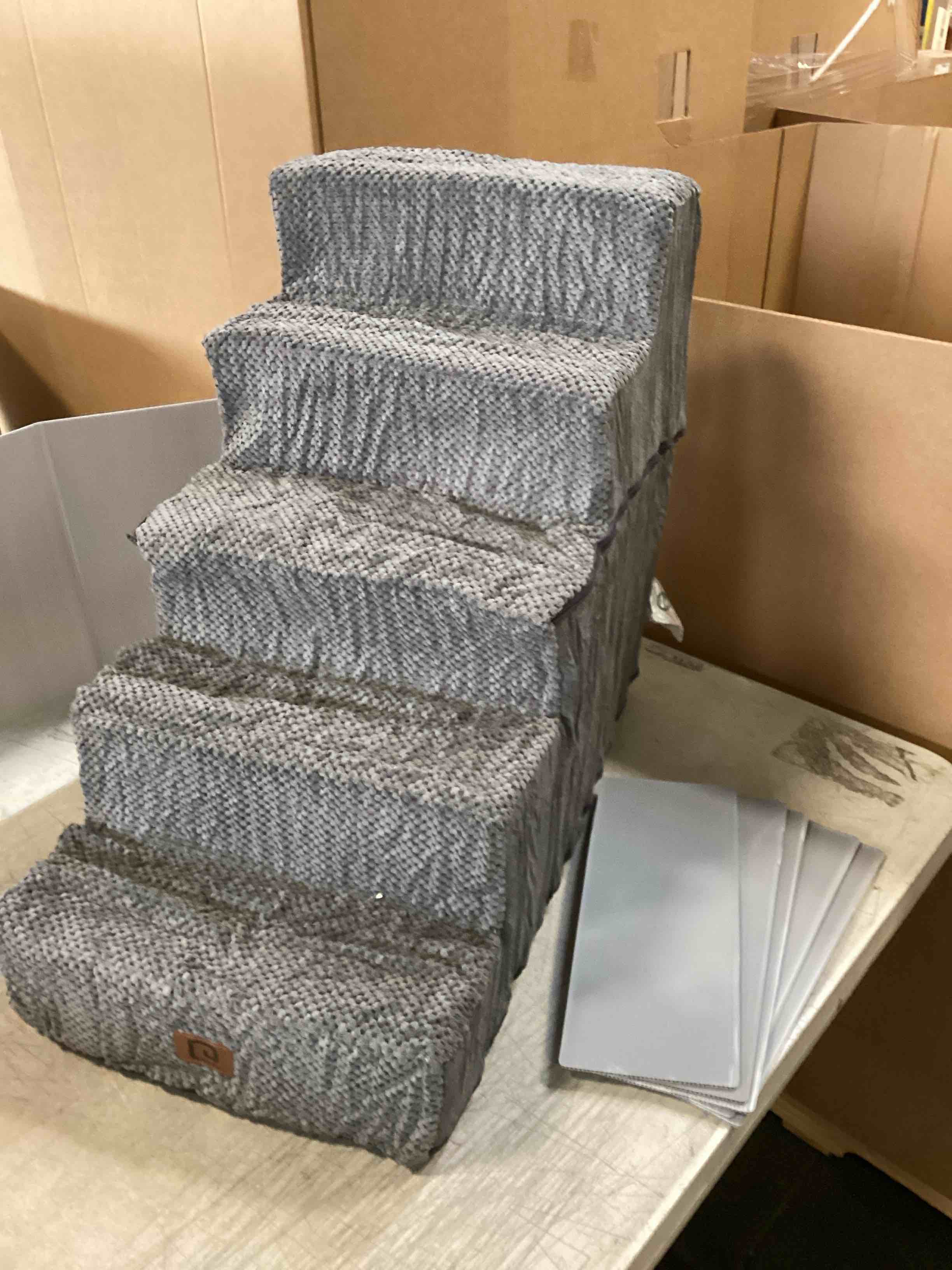 https://s3.amazonaws.com/lotting-images-prod/bidfta/PPE2267278_1745599606769.jpeg