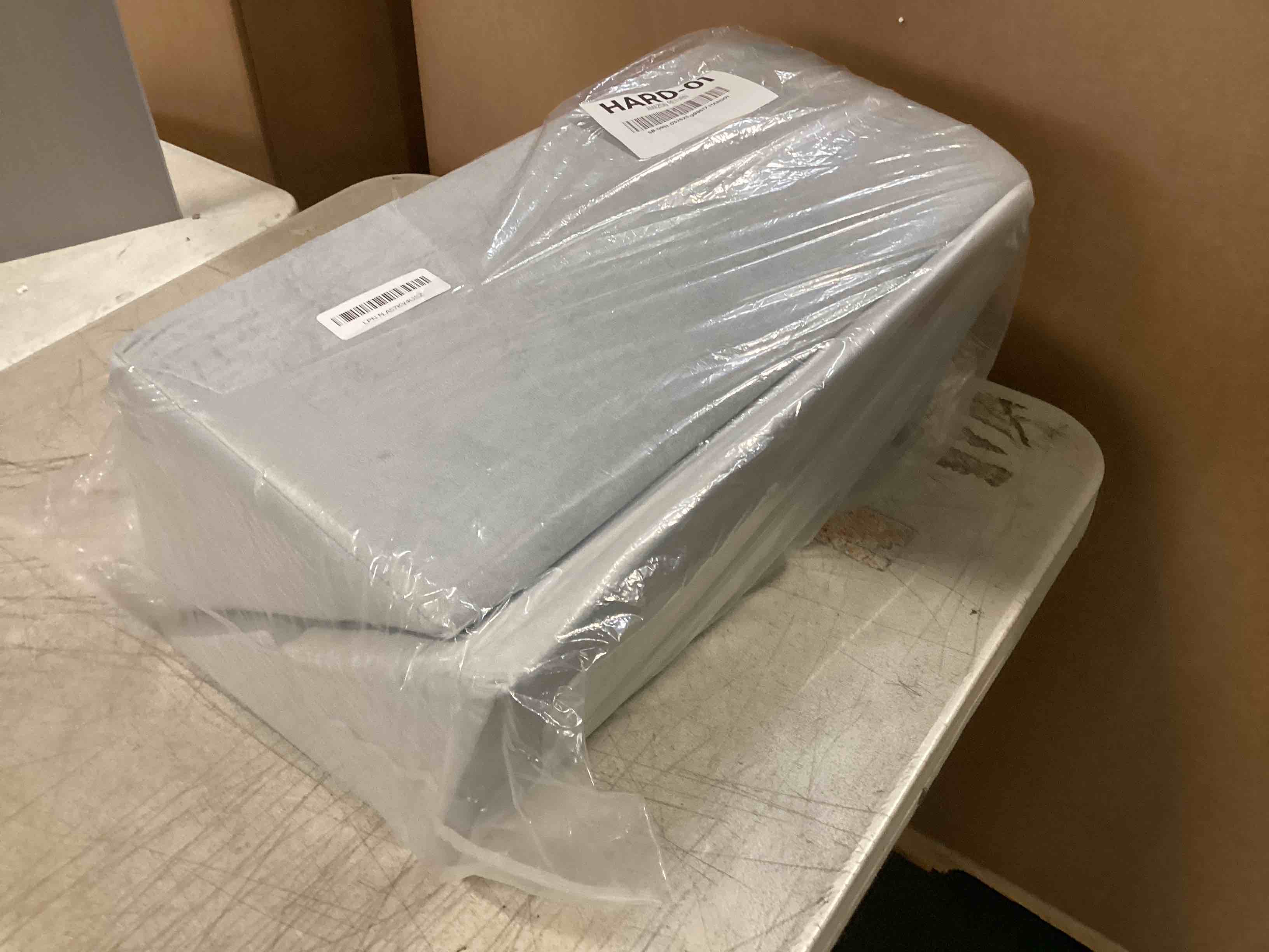 https://s3.amazonaws.com/lotting-images-prod/bidfta/PPE2267298_1745605971012.jpeg