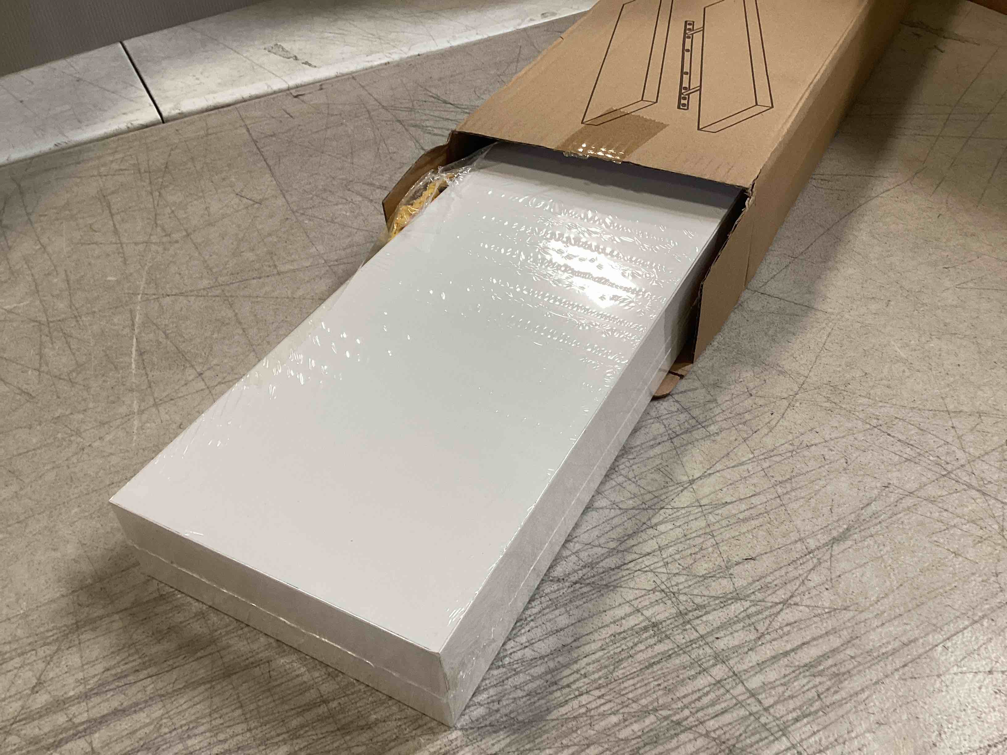 https://s3.amazonaws.com/lotting-images-prod/bidfta/PPE2267404_1745870234143.jpeg