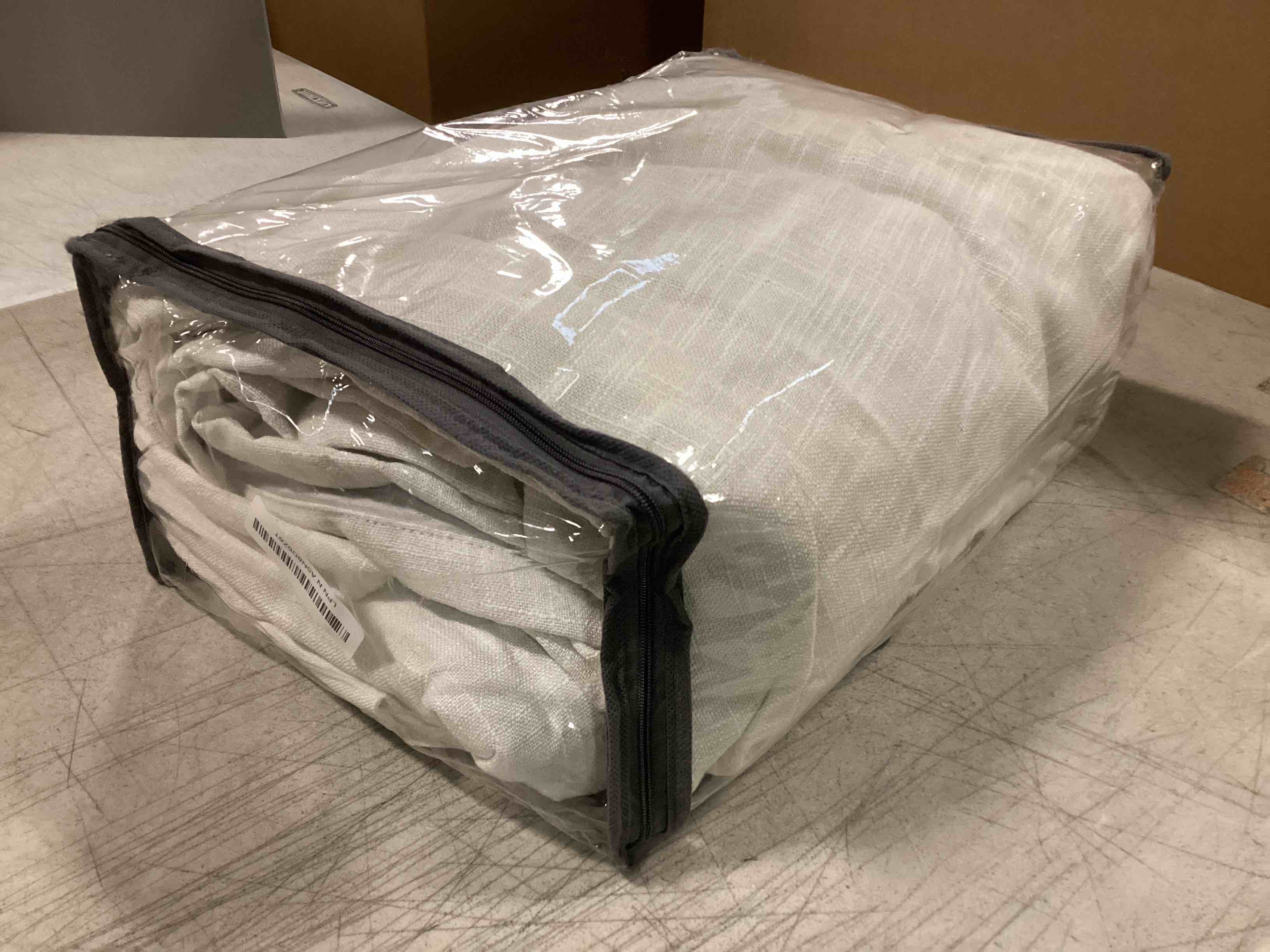 https://s3.amazonaws.com/lotting-images-prod/bidfta/PPE2267471_1745951036281.jpeg
