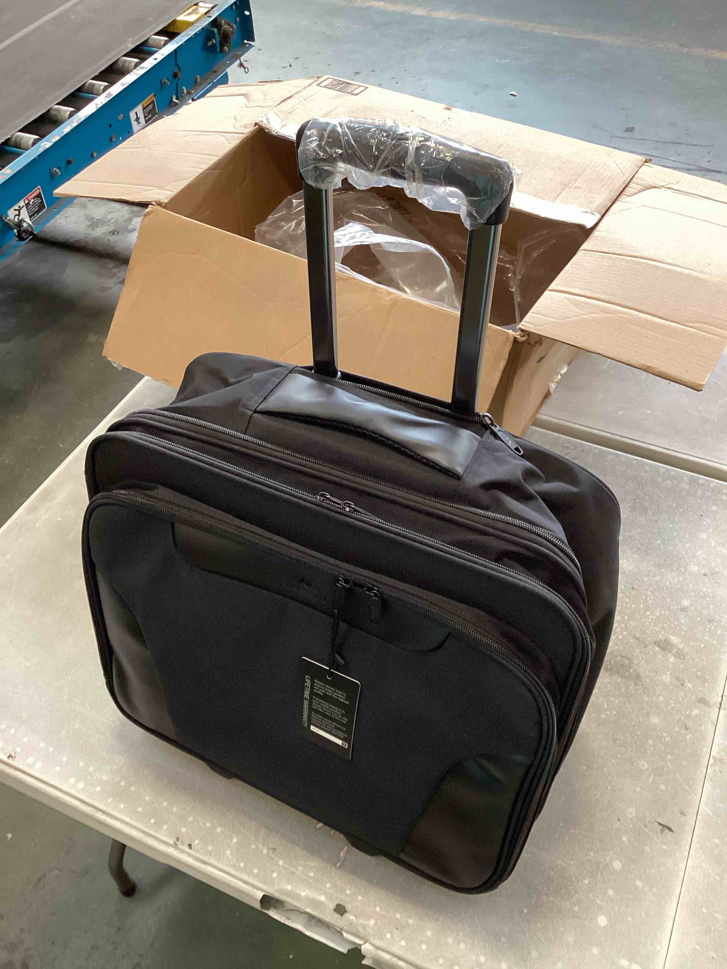 https://s3.amazonaws.com/lotting-images-prod/bidfta/PPE2268560_1747401516038.jpeg