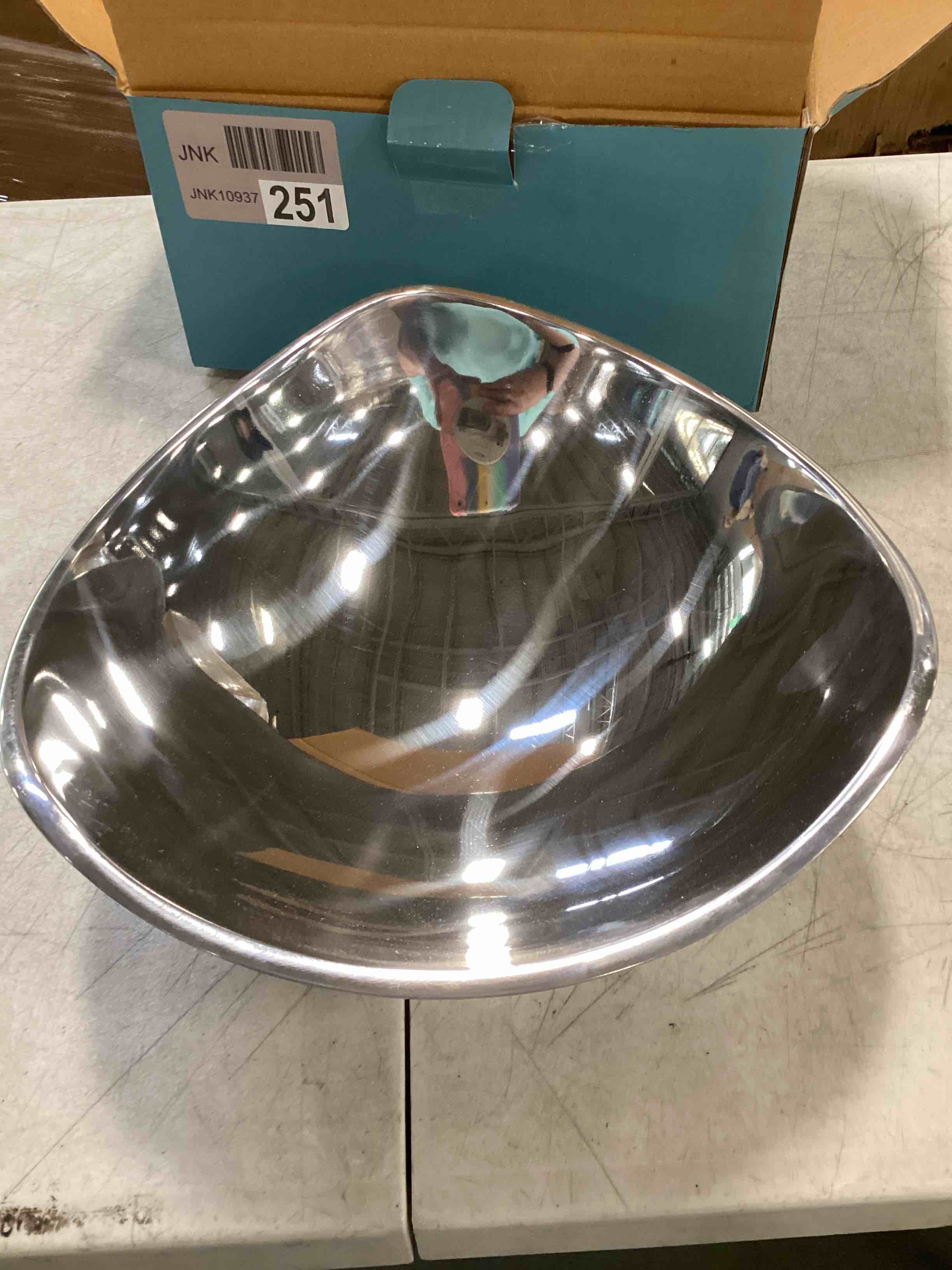 Nambe Tri-Corner Salad Bowl | Chilled Serving Dish for Side Dishes, Pasta, Guacamole | Prep-Ahead-Bowl Can Be Heated or Chilled | 9-Inch | Made of Metal Alloy (Silver)