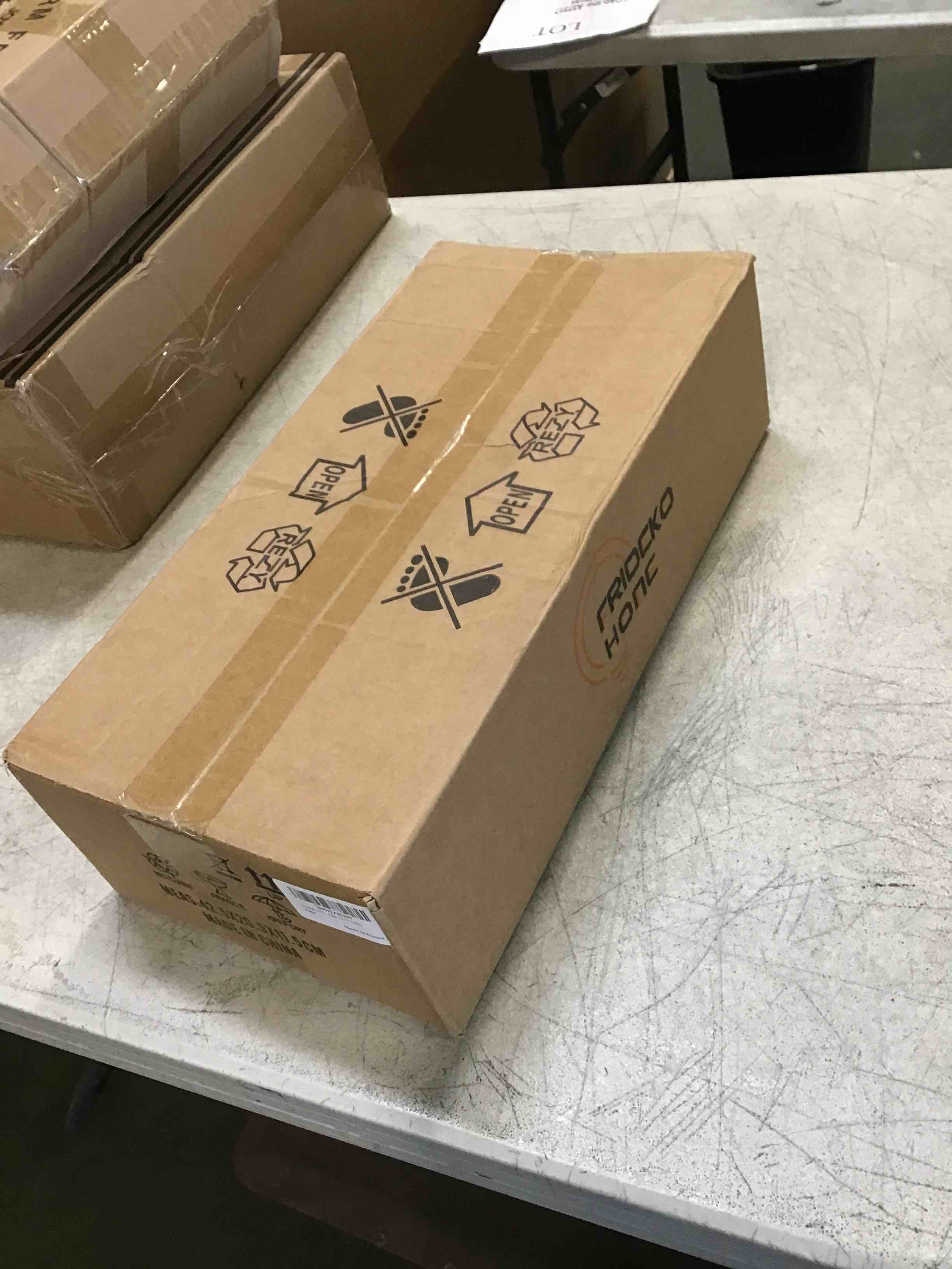 https://s3.amazonaws.com/lotting-images-prod/bidfta/PPE2269130_1745500320203.jpeg