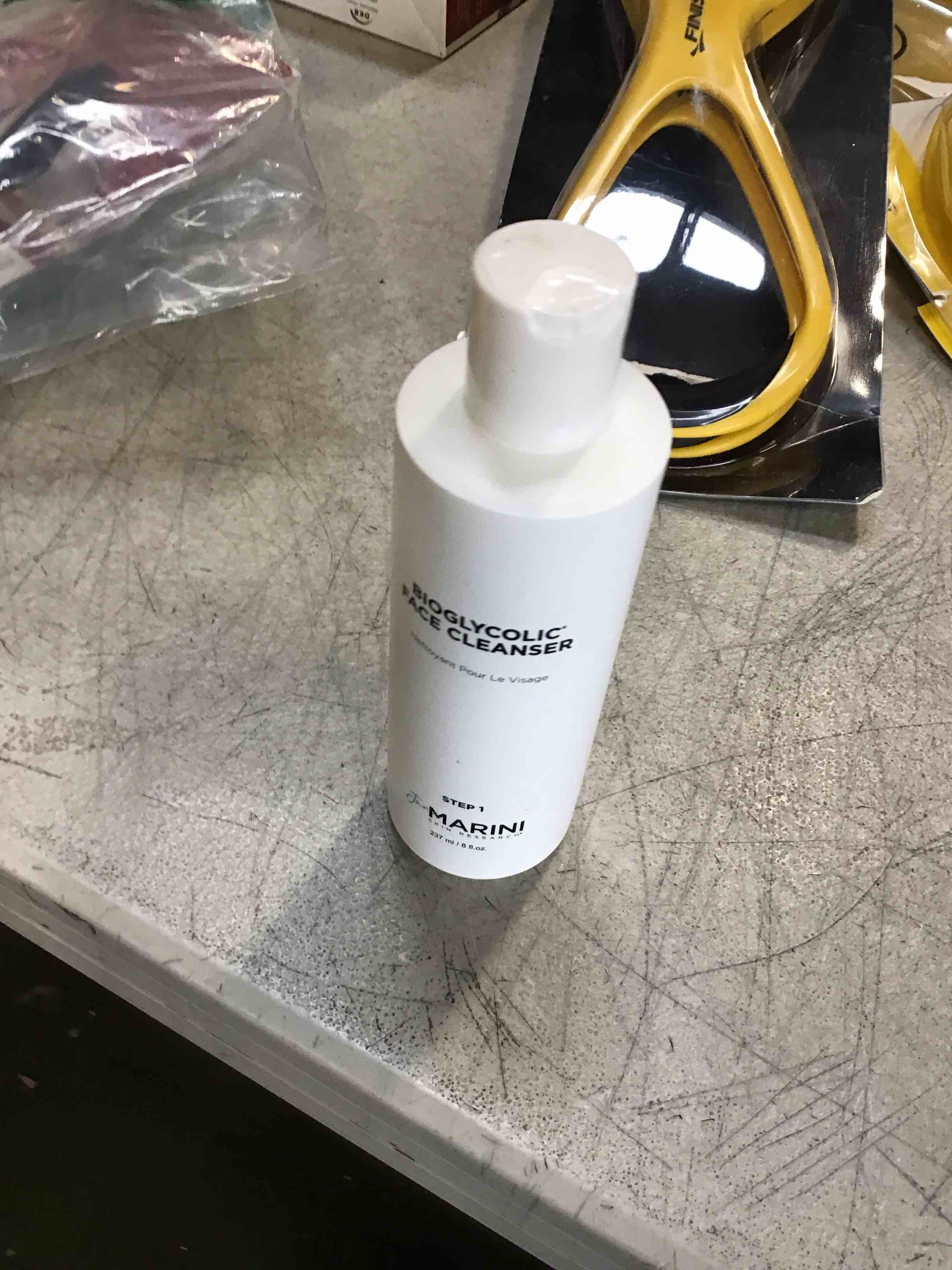 https://s3.amazonaws.com/lotting-images-prod/bidfta/PPE2269772_1745940328951.jpeg