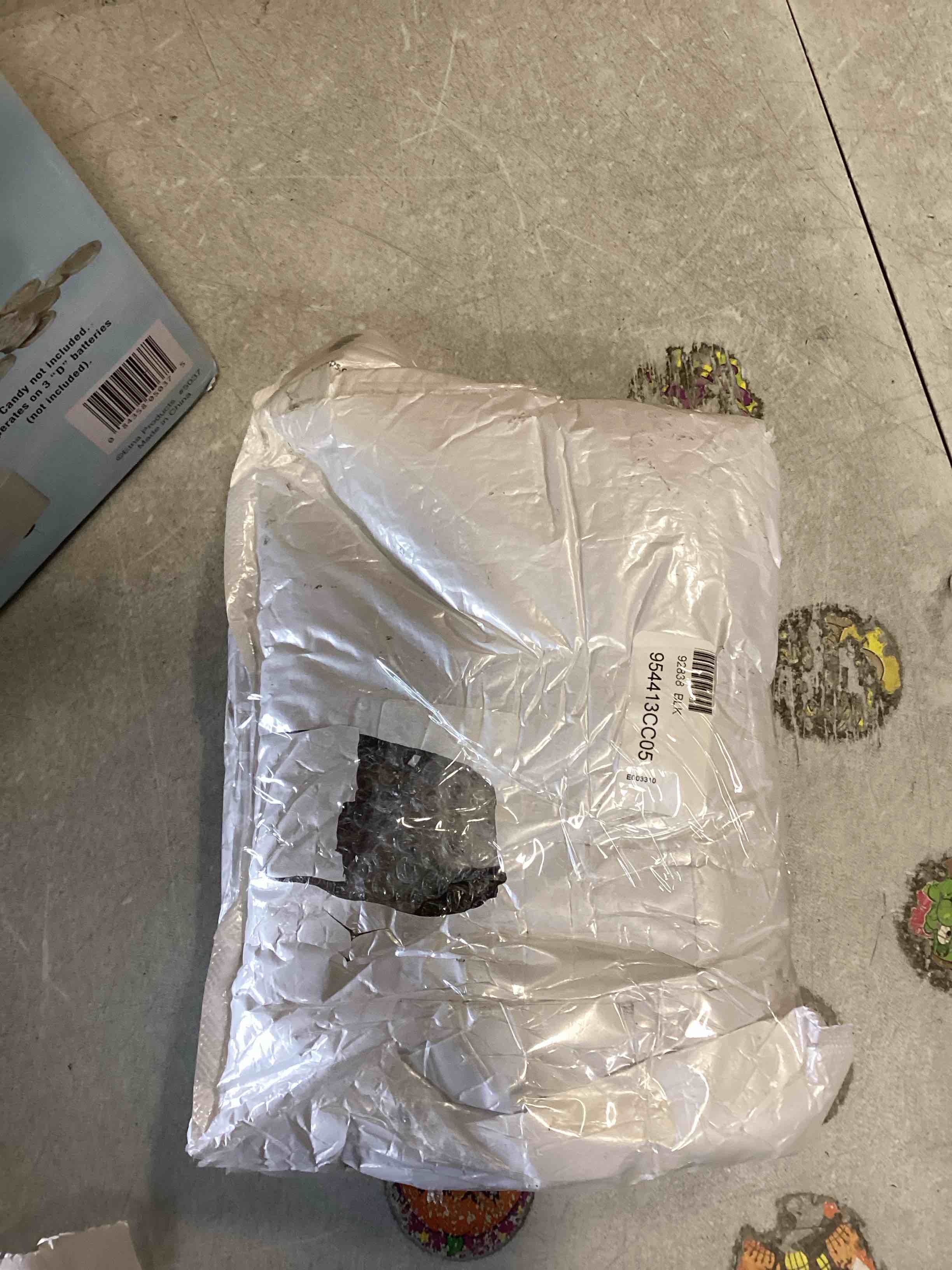 https://s3.amazonaws.com/lotting-images-prod/bidfta/PPE2270992_1747681809357.jpeg