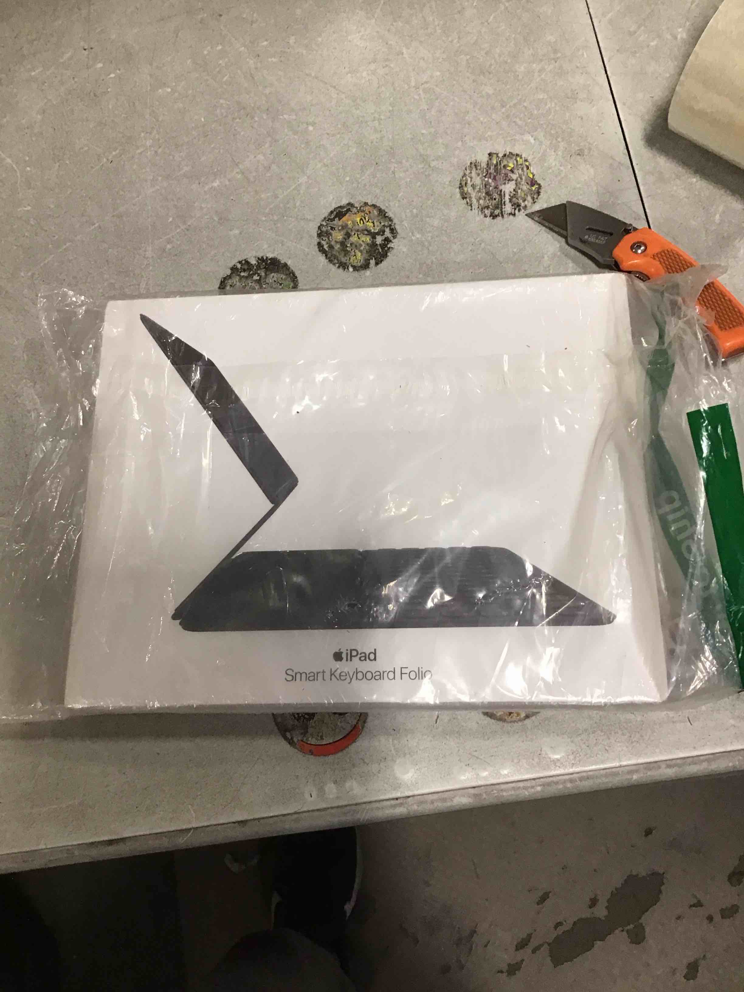 https://s3.amazonaws.com/lotting-images-prod/bidfta/PPE2271515_1747921819095.jpeg