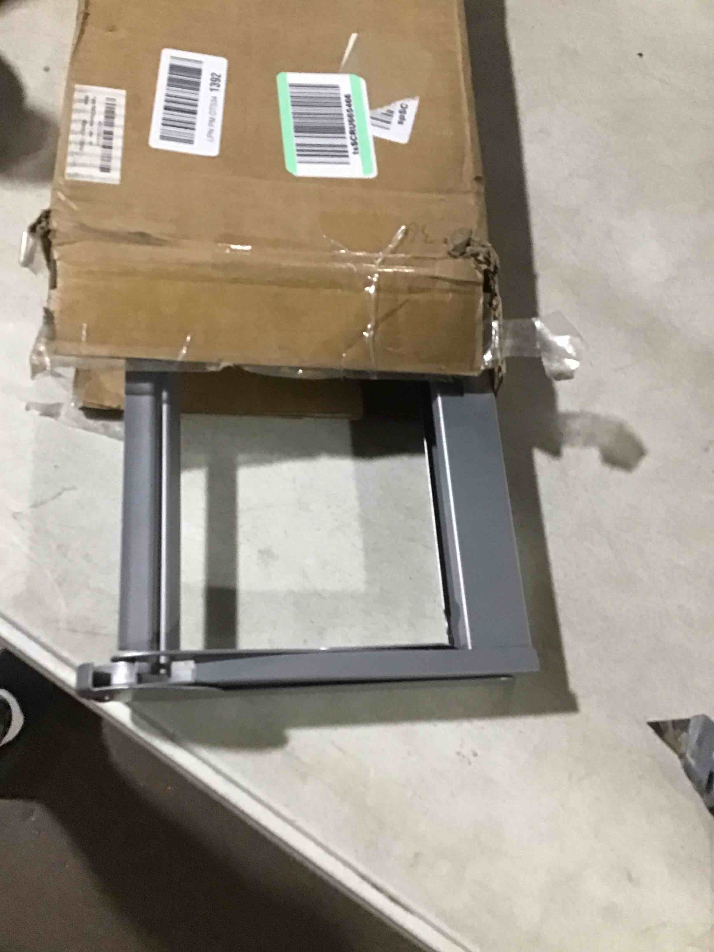 https://s3.amazonaws.com/lotting-images-prod/bidfta/PPE2273797_1745336414614.jpeg