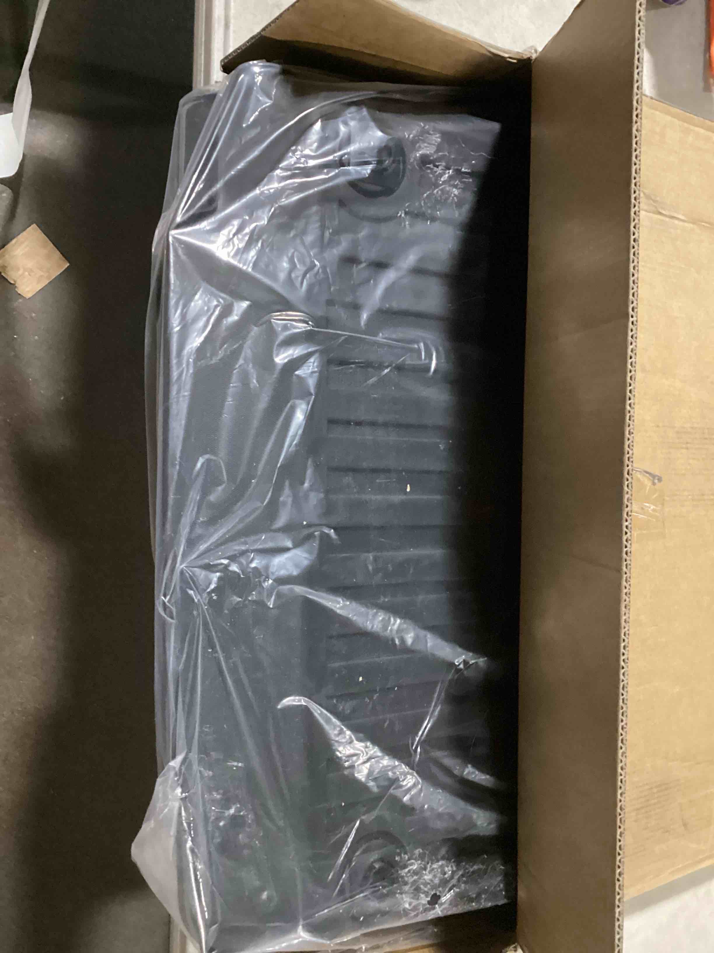 https://s3.amazonaws.com/lotting-images-prod/bidfta/PPE2273897_1745409211357.jpeg