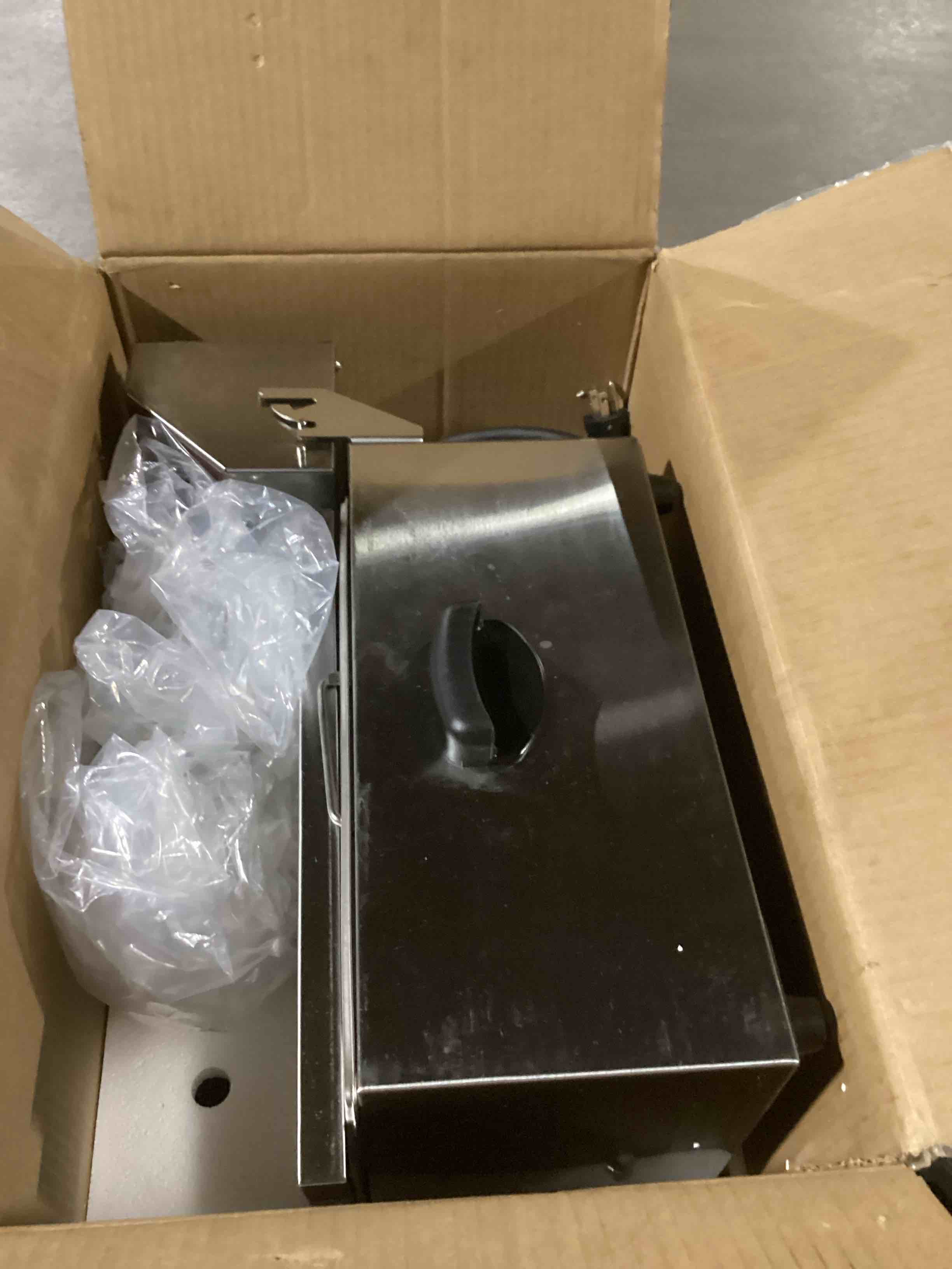 https://s3.amazonaws.com/lotting-images-prod/bidfta/PPE2273971_1745424030988.jpeg